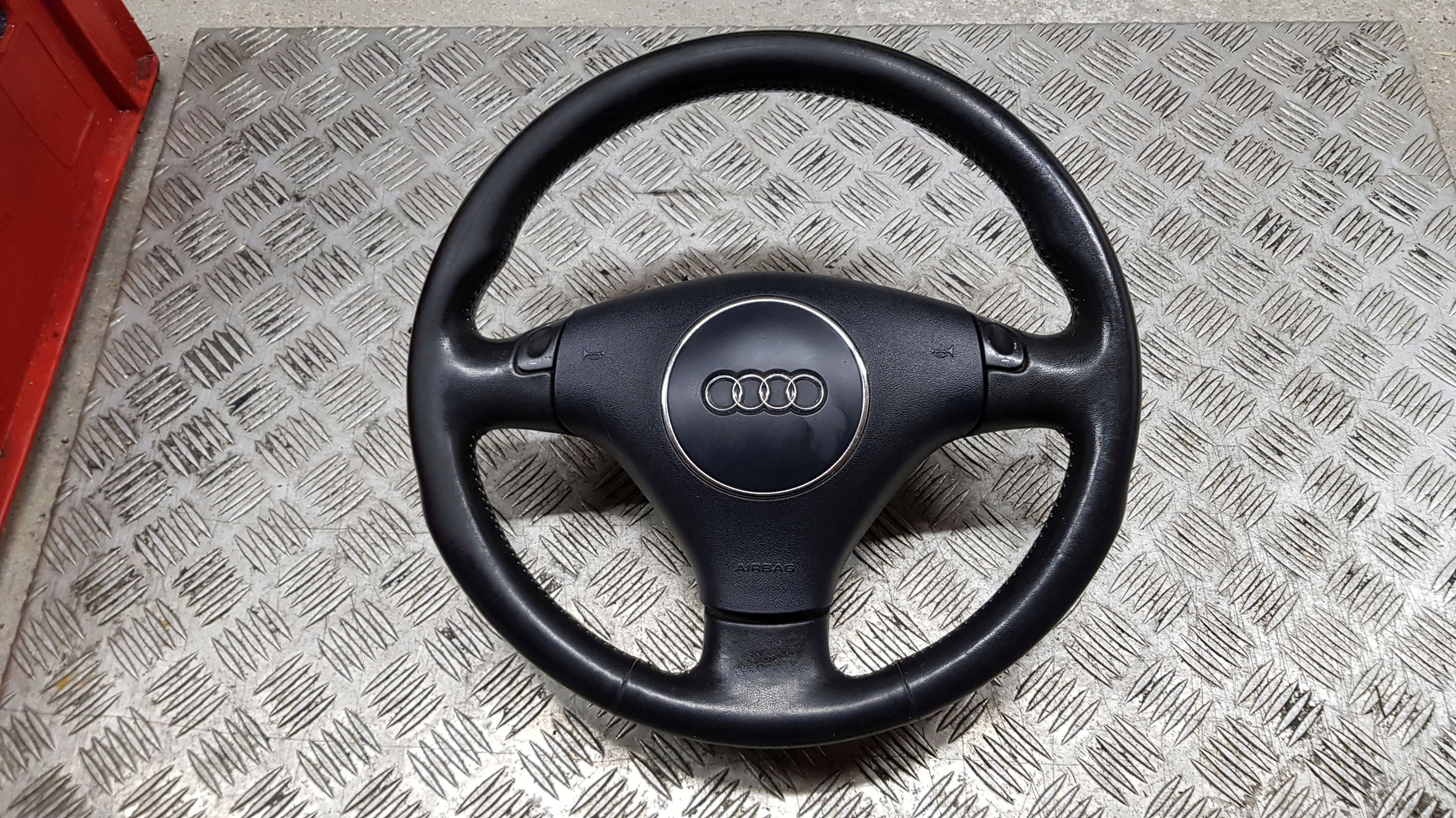 AUDI A8 D2 lenkrad SKORZANA TROJRAMIENNA MULTI