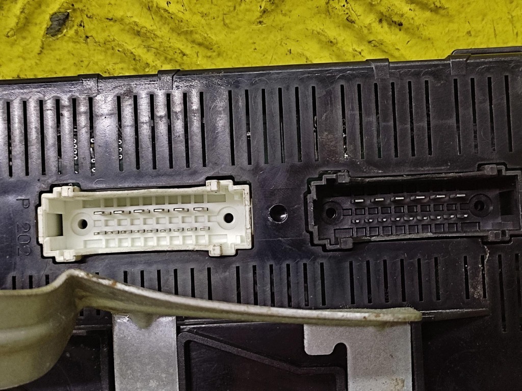 RENAULT CLIO II module UCH 8200387289