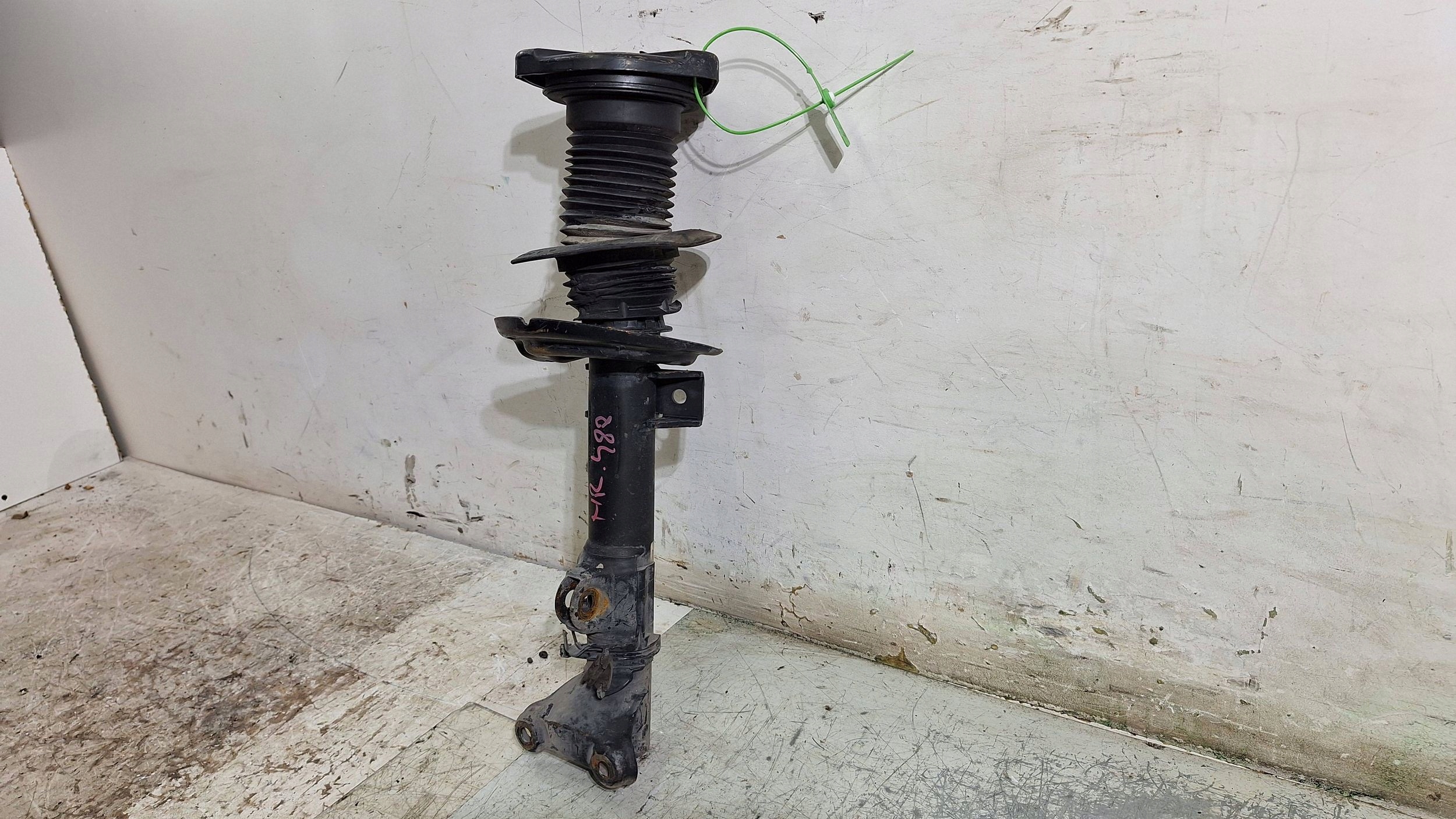 shock absorber left right front A2043200966 MERCEDES W204