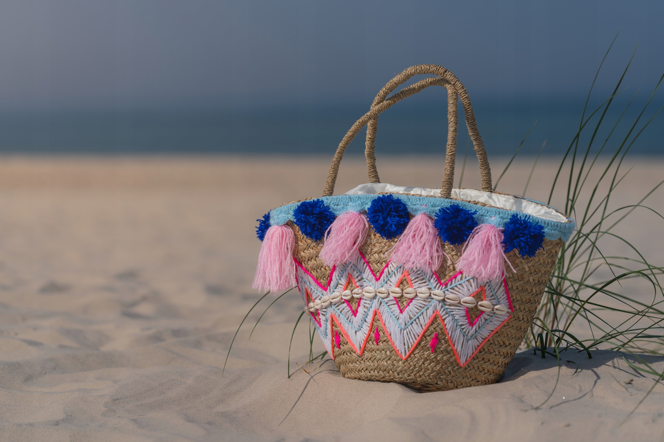 KOSZYK TOREBKA MODEL BALI POMPONS Kolekcja LATO