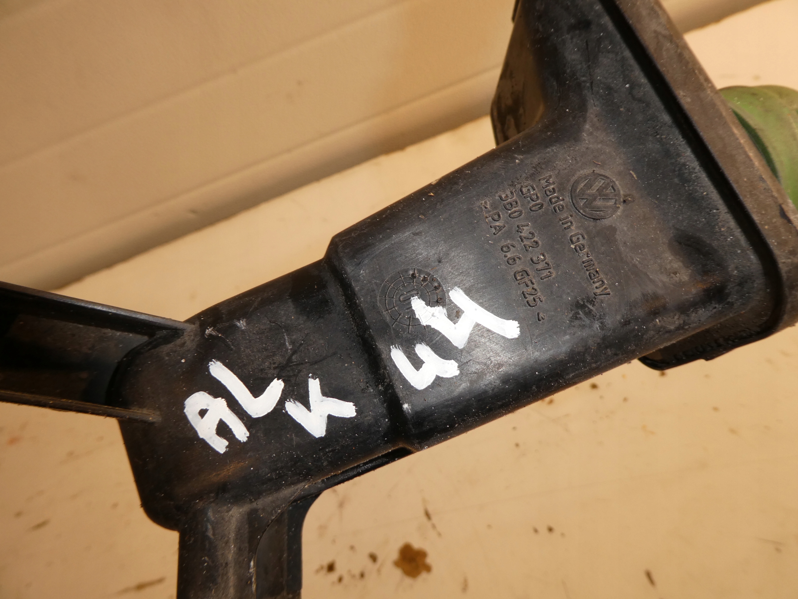 PASSAT B5 SERVOBEHÄLTER 3B0422371