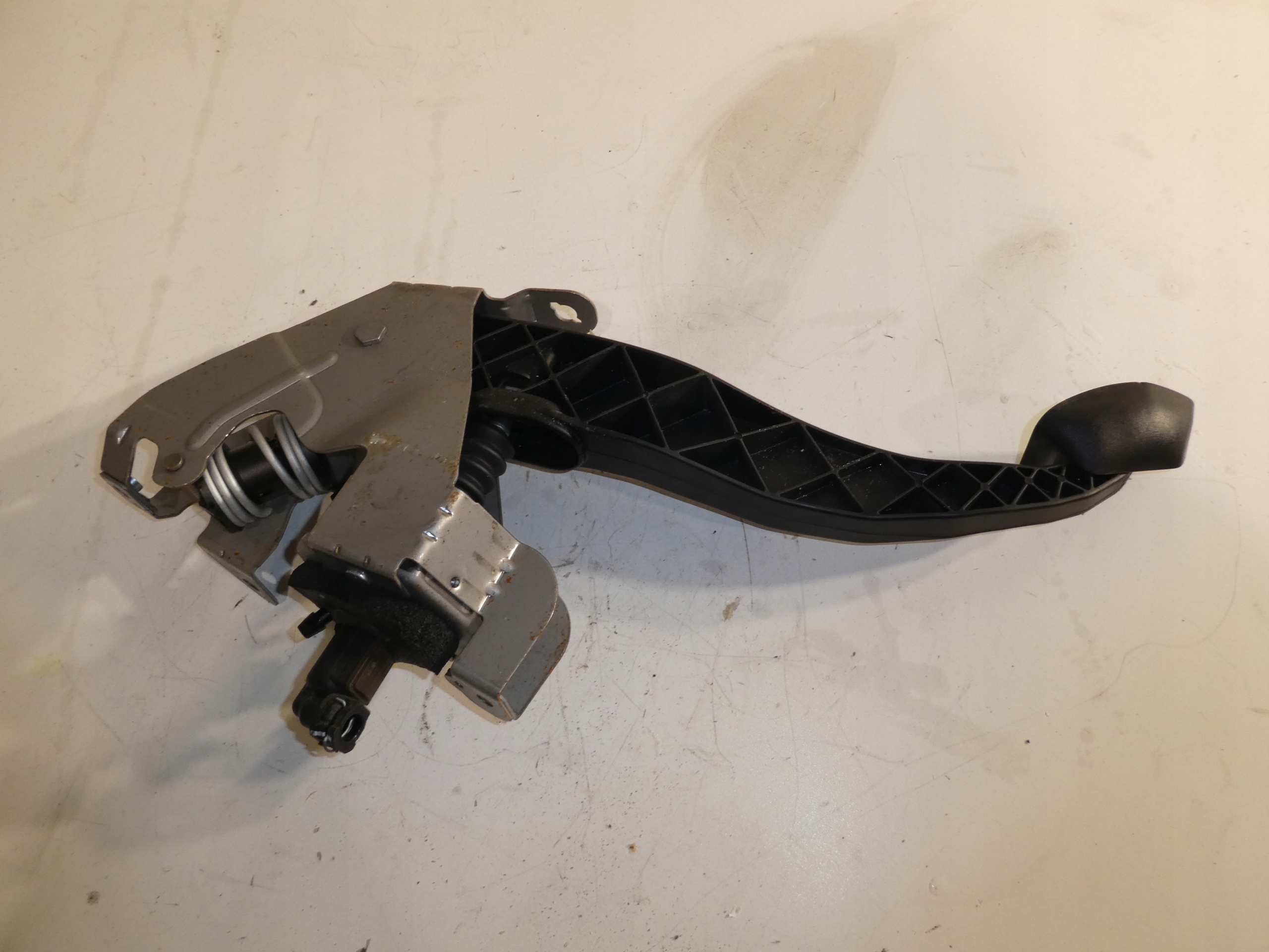 VW T6 PEDAL pumpa spojky 7E1721059E