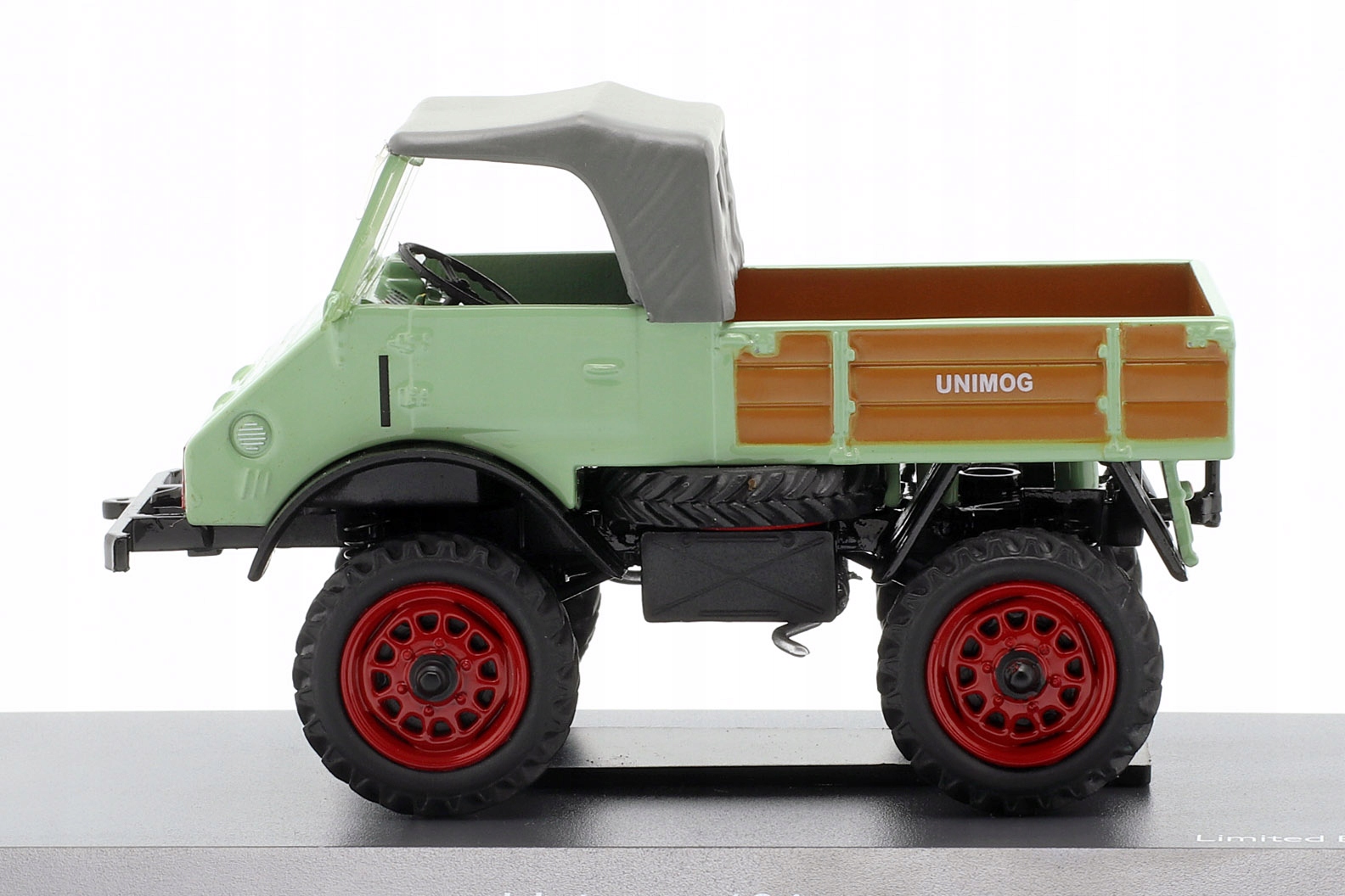 MERCEDES-BENZ UNIMOG 401 Zielony - SCHUCO 1:43 Marka Schuco