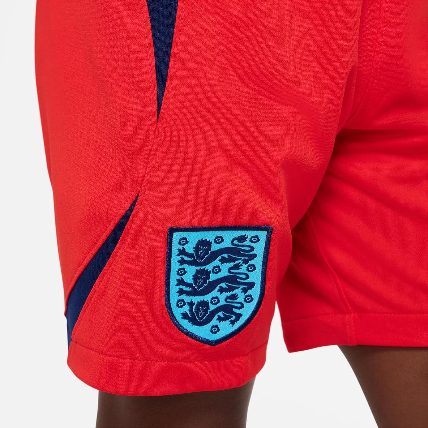 M8680 CHŁOPIĘCE SPODENKI SPORTOWE PIŁKARSKIE NIKE ENGLAND 137-147 cm Rozmiar 134-146