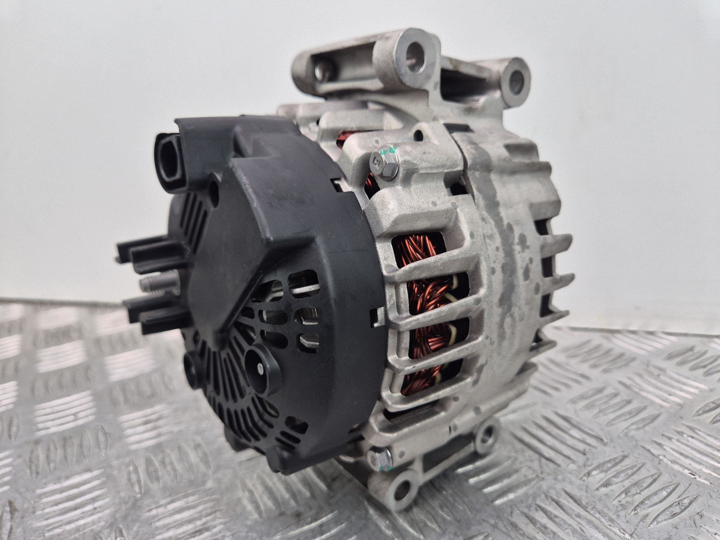 Mercedes C200 CGI W204 Alternator 0009067902