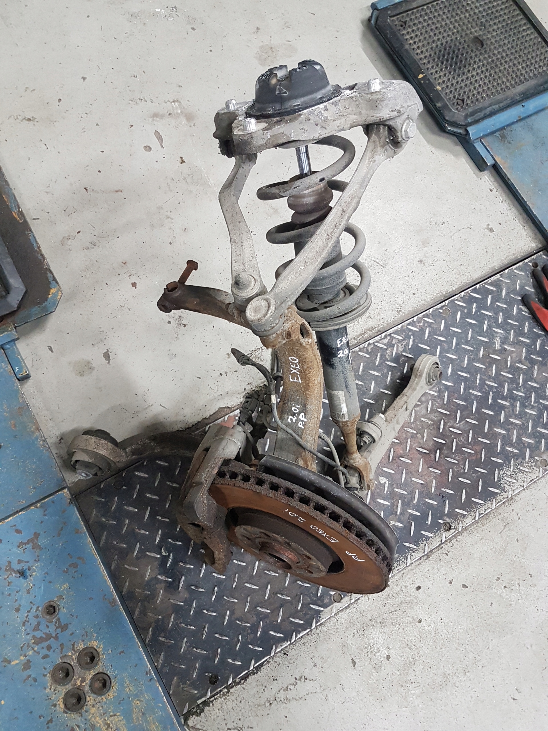 поворотный кулак, цапфа, амортизатор передний правый seat EXEO 2.0