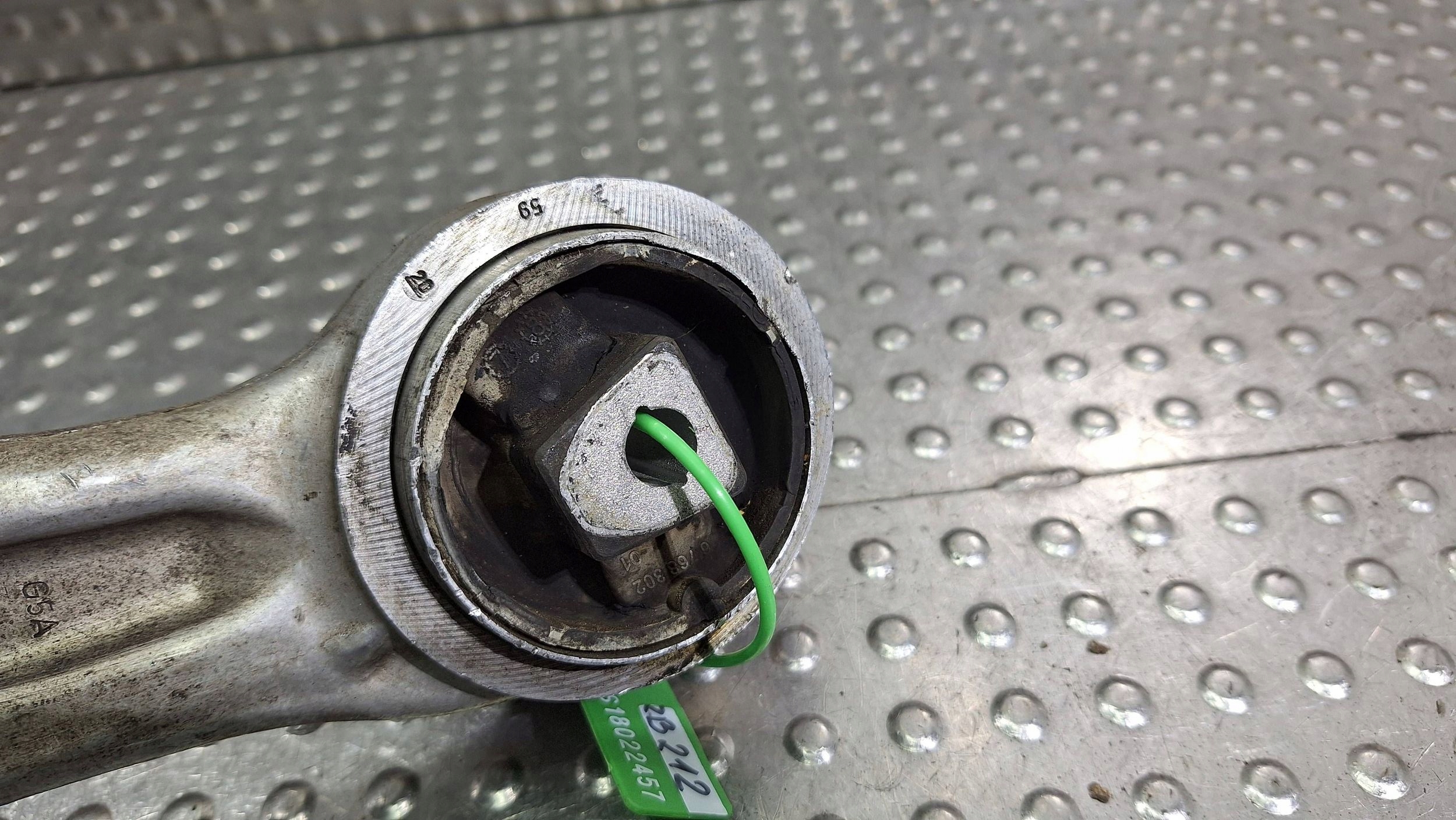 rameno levý předek 6770685 BMW E60 E61 XDRIVE