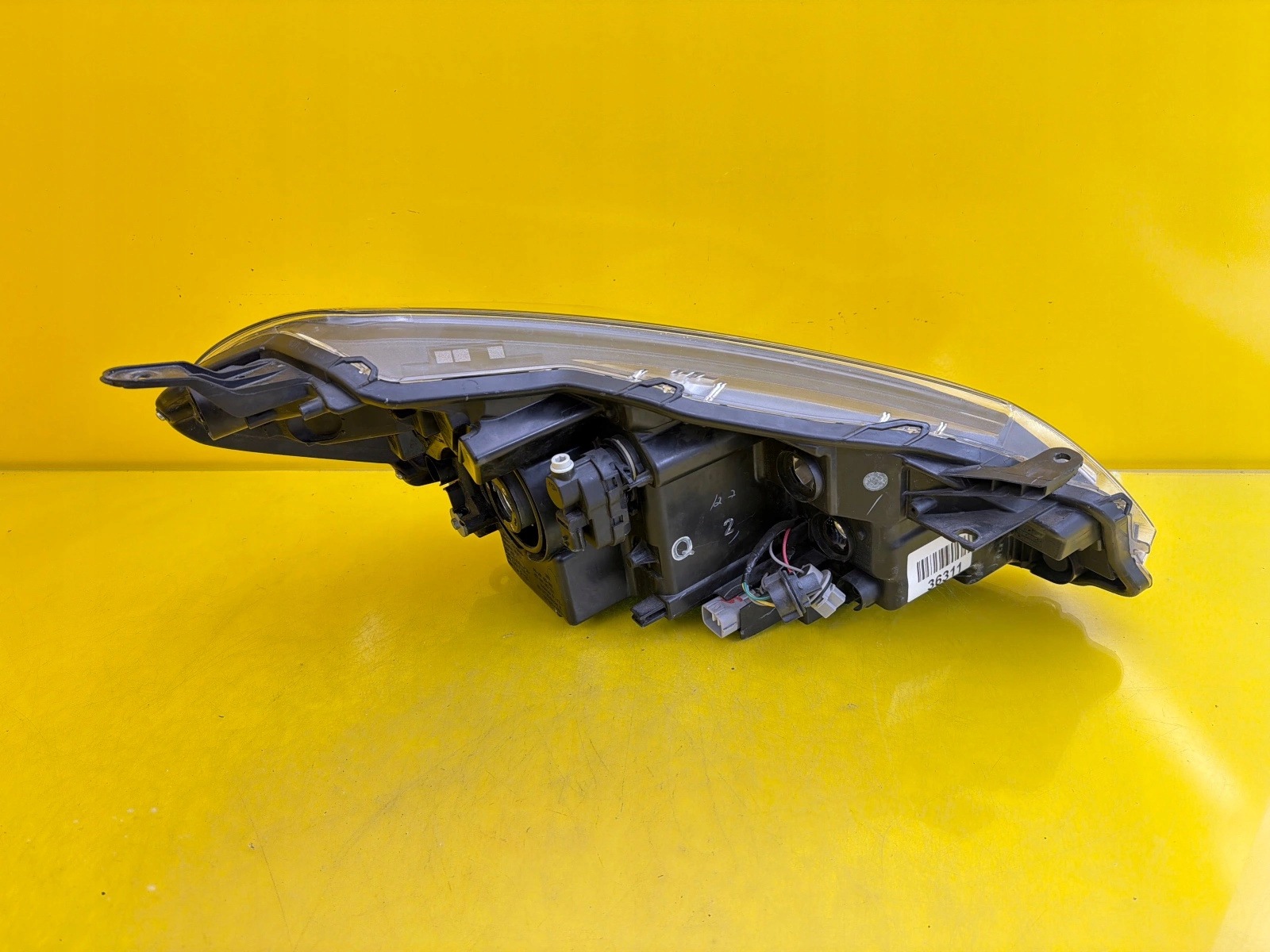 light left Toyota Yaris III Lift 2017-2020 lens