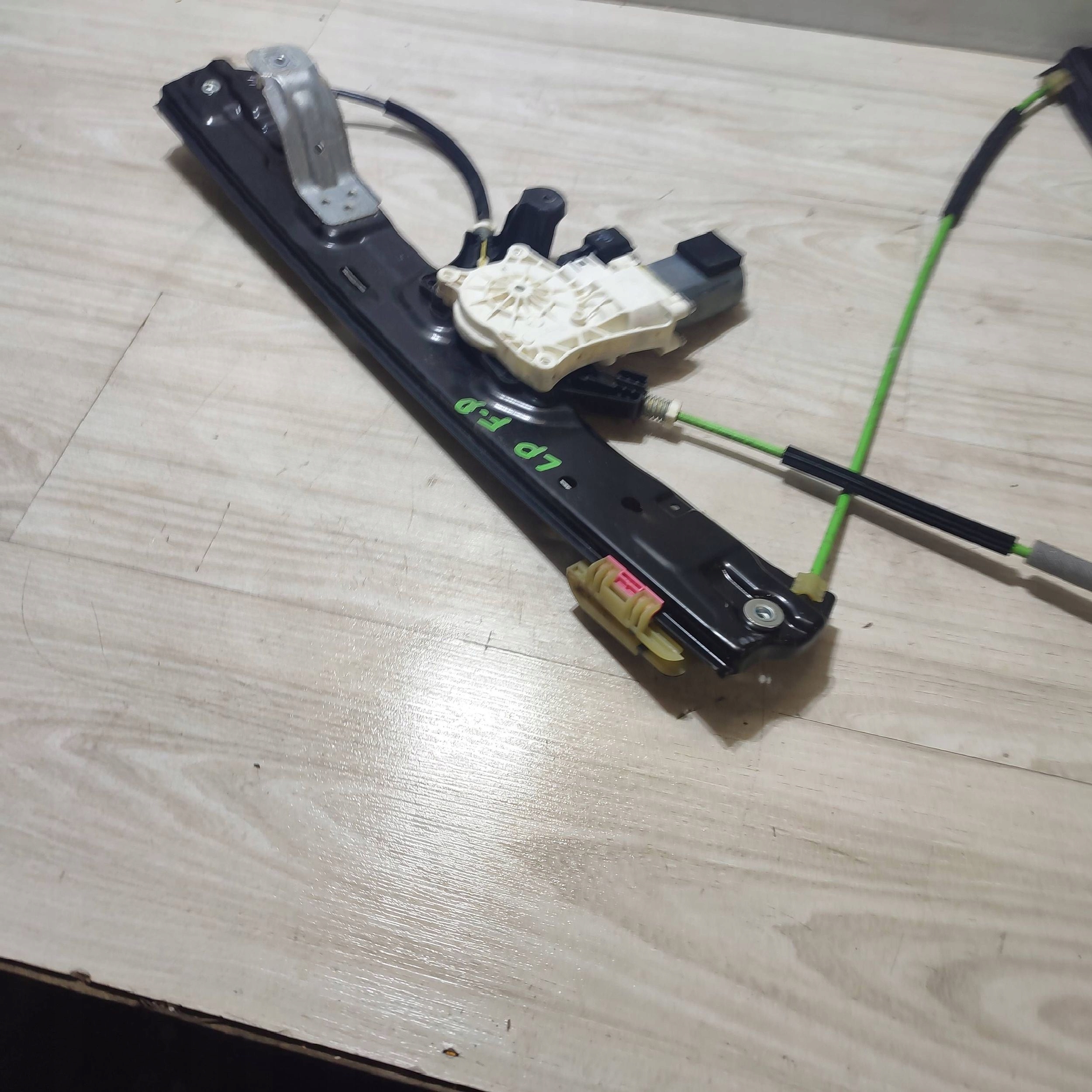 window regulator door przednich front side left Jaguar F-Pace C42087106