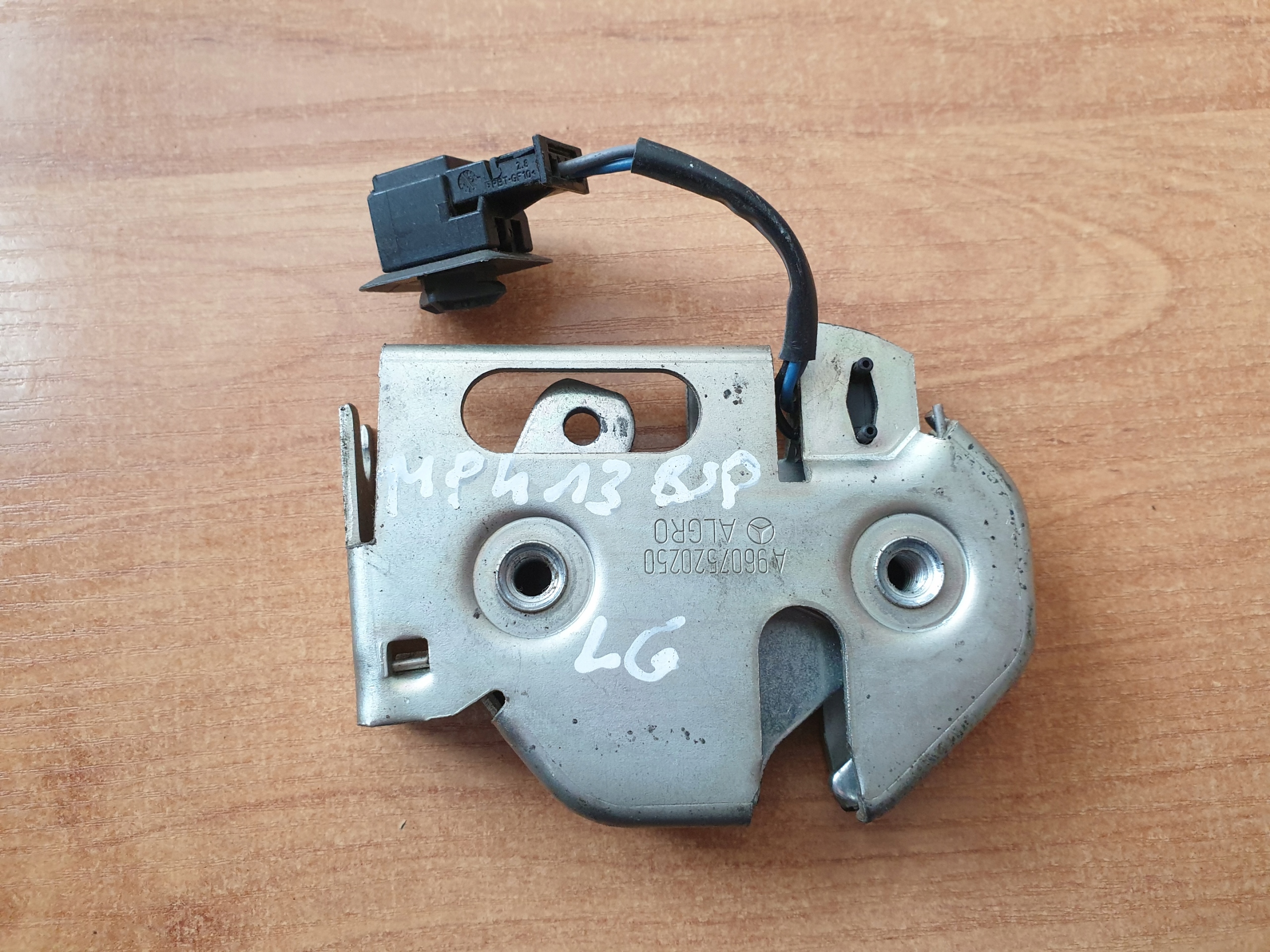 ACTROS MP4 ЗАМОК ОТСЕКА КАБИНЫ LE / PR 9607520250