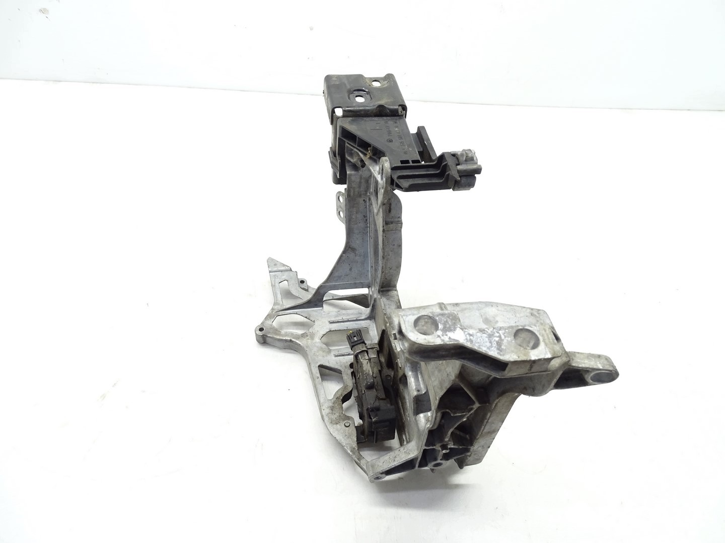console OKULAR left supports MERCEDES C-KLASA W205 A2056221600