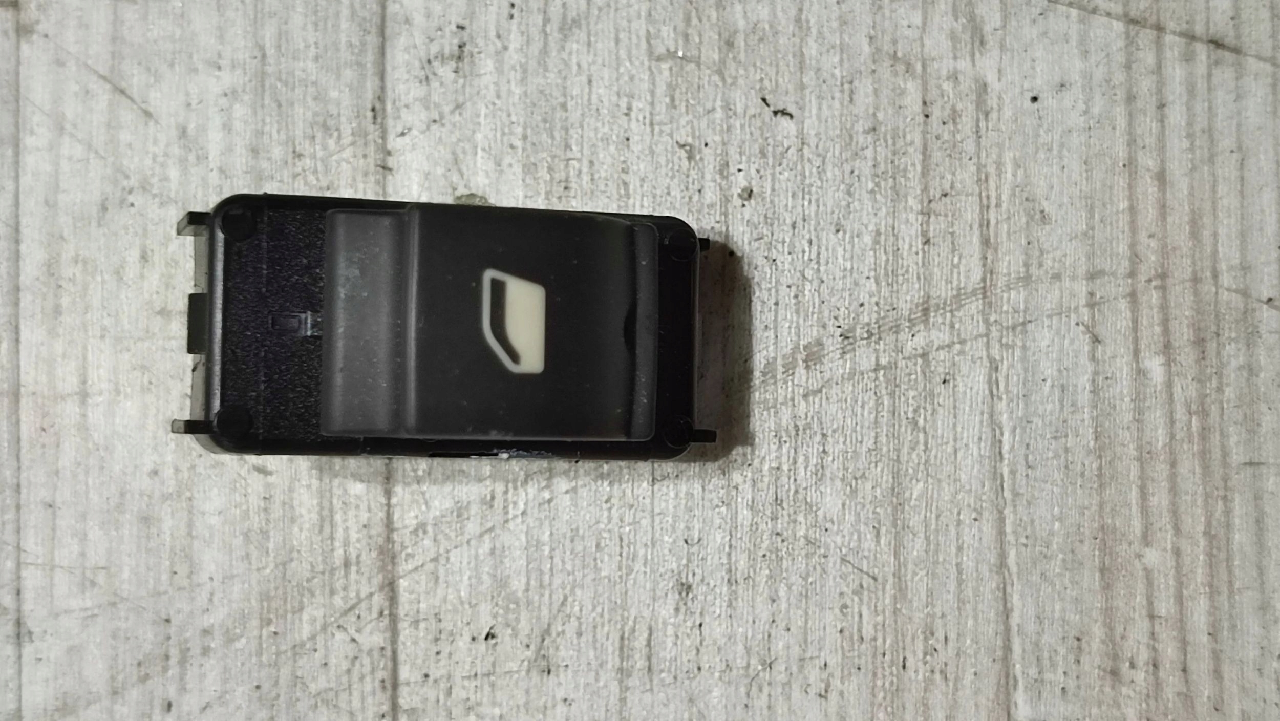 Peugeot 208 II 23r 1.2 window control switch