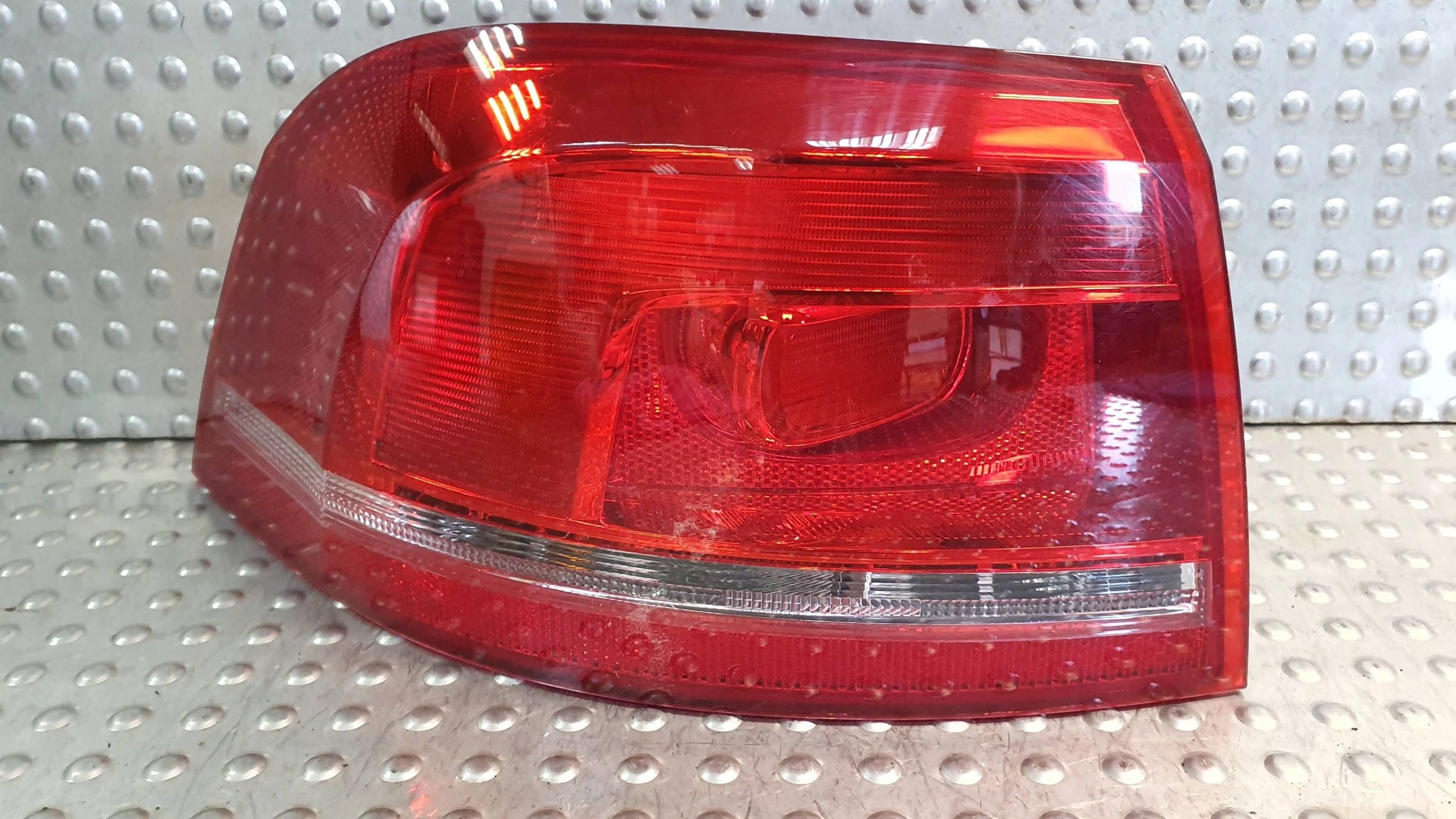 light rear part left VW PASSAT B7 KOMBI 10- 3AF945095C