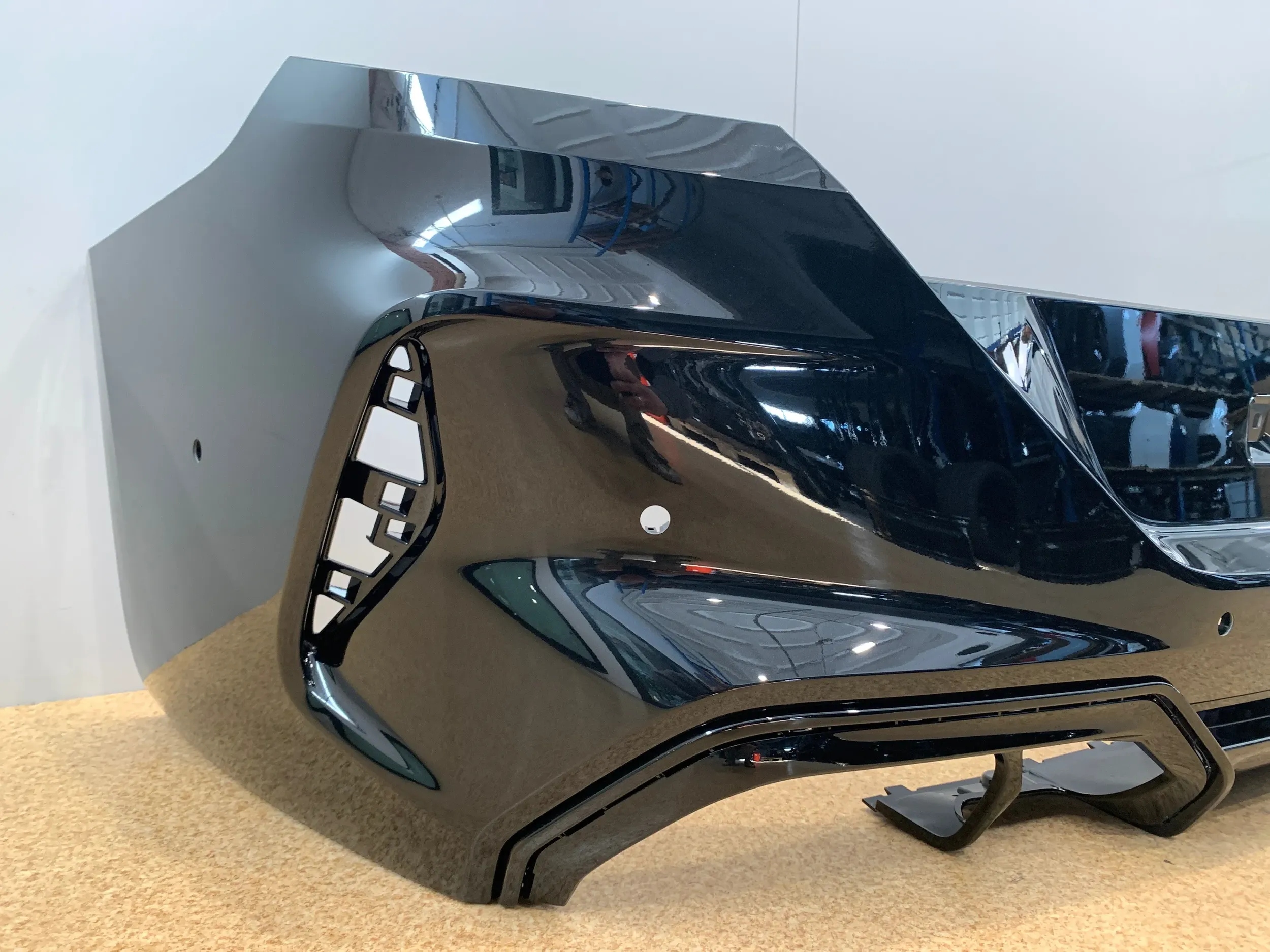 BMW M8 F91 ZDERZAK TYL TYLNY KOLOR 475 Producent części BMW OE