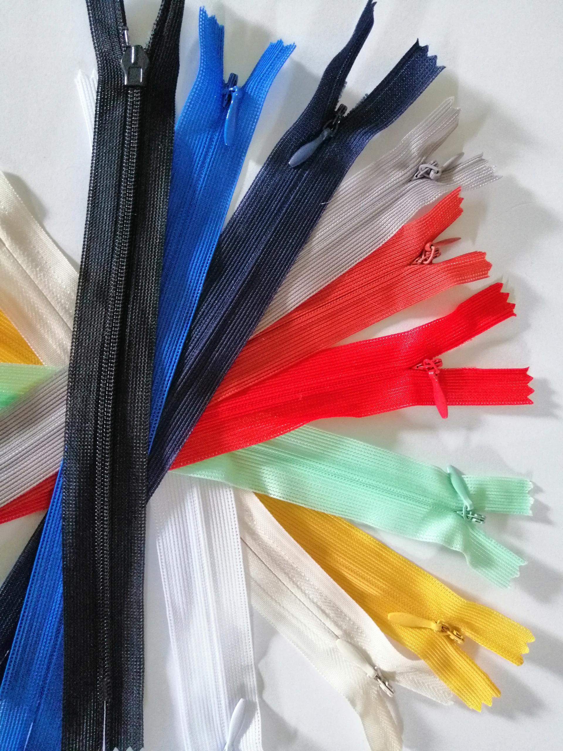 Zip krytý spirálový #3 délka 20 cm, sada 100 ks