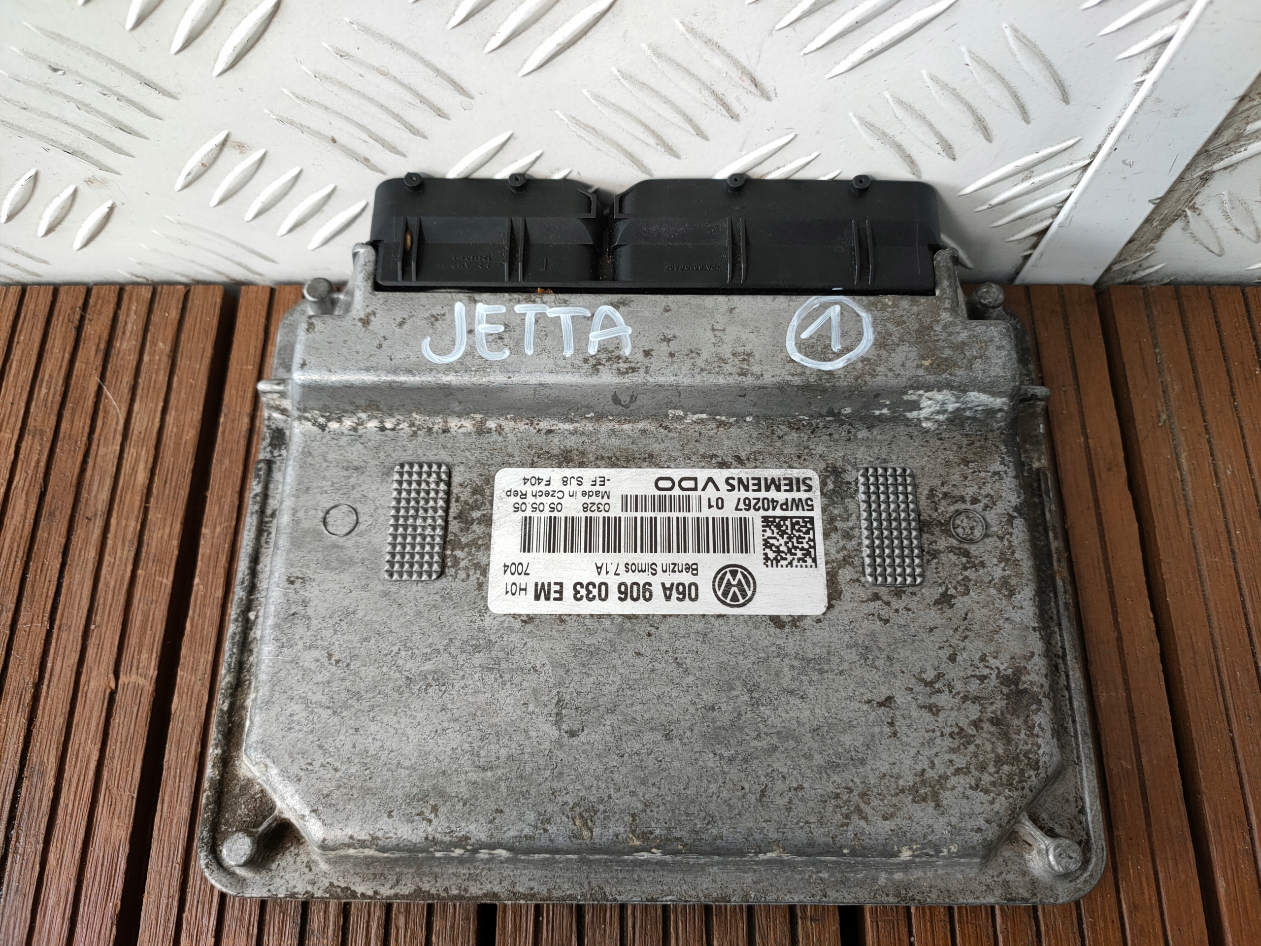 VW JETTA V 05-11 1.6 8V computer of the engine control unit 06A906033EM 5WP40267 OE