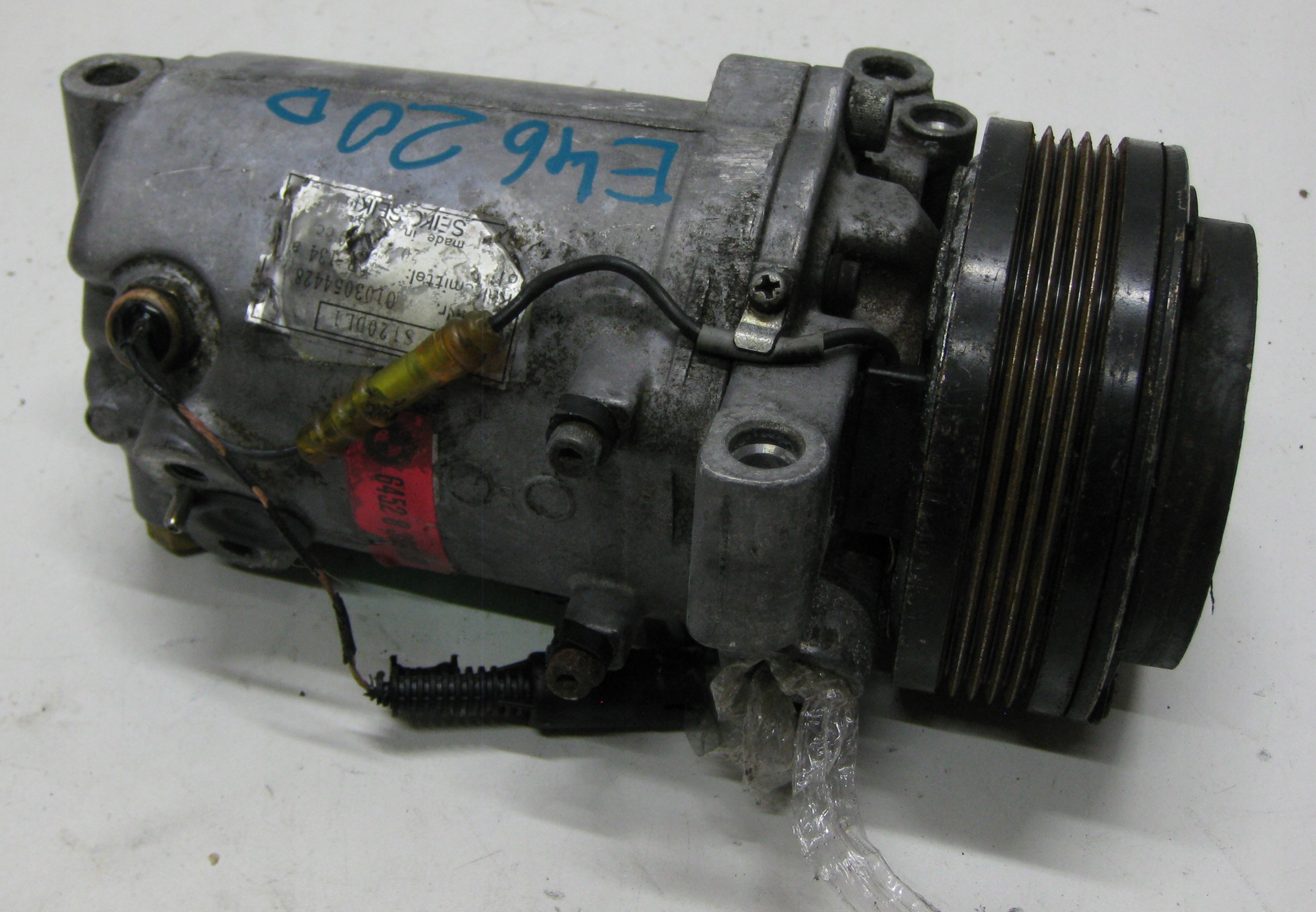 BMW 3 E46 2.0d compressor of the air conditioning compressor; 64528386650