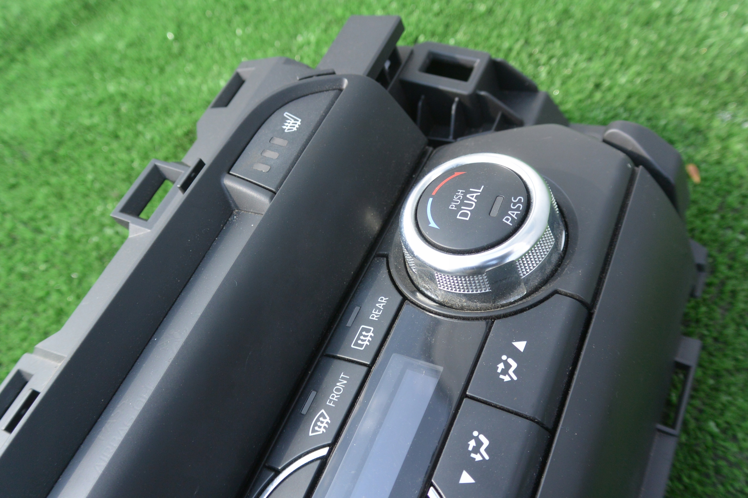 MAZDA CX9 II TC 16- UNITE COMMANDE CLIMA BOUCHES BUSES