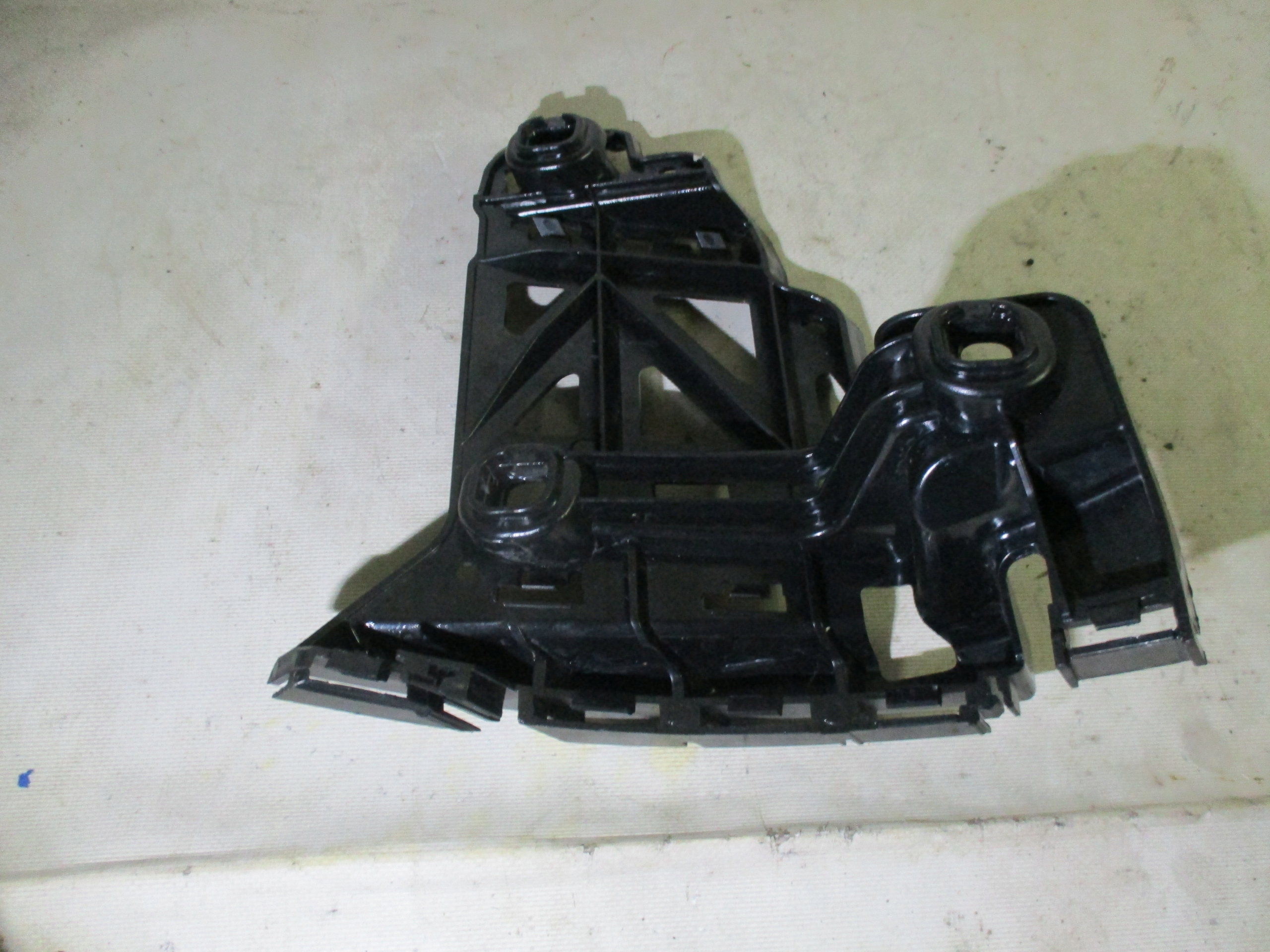bumper bracket left rear part Mercedes B 247 A 2478851800