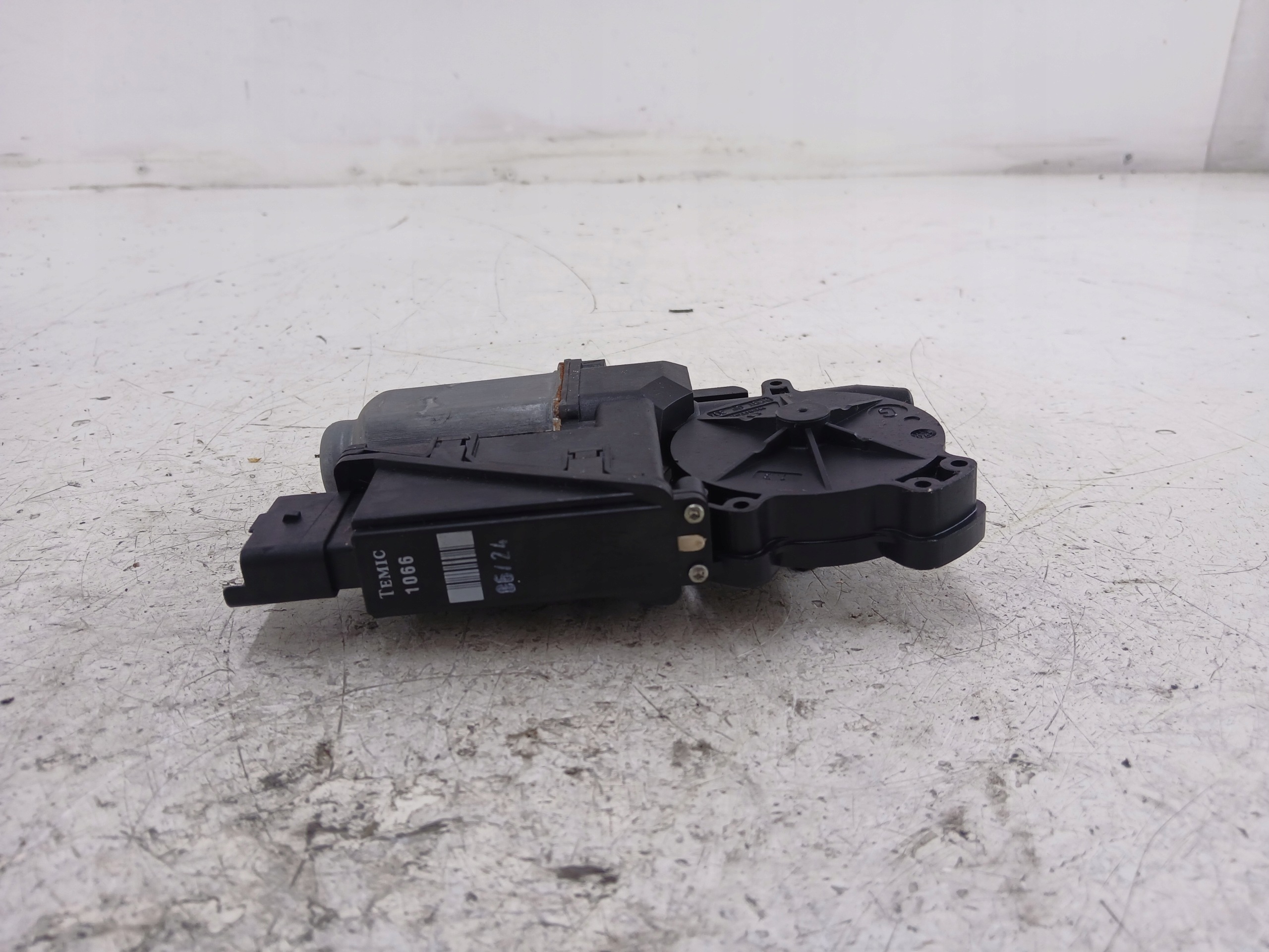 NISSAN PRIMERA P12 mini motor windows left front 400713L
