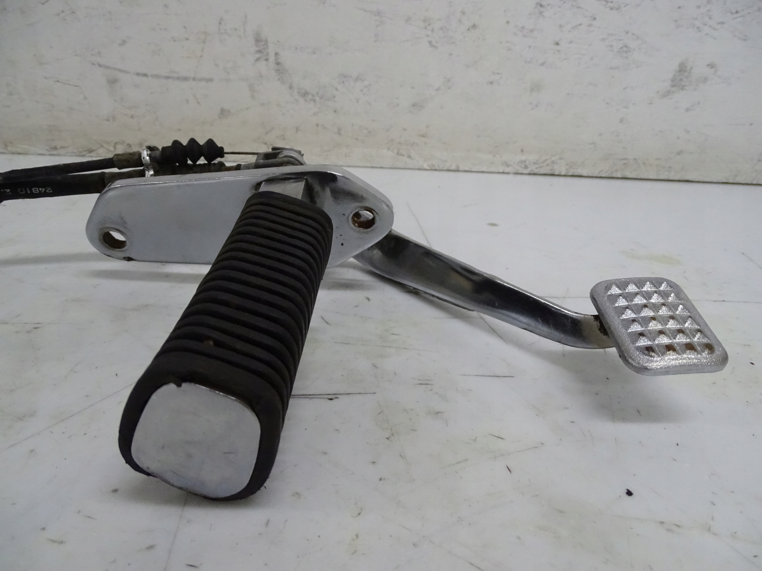 Suzuki Savage LS 650 Set подножка правая