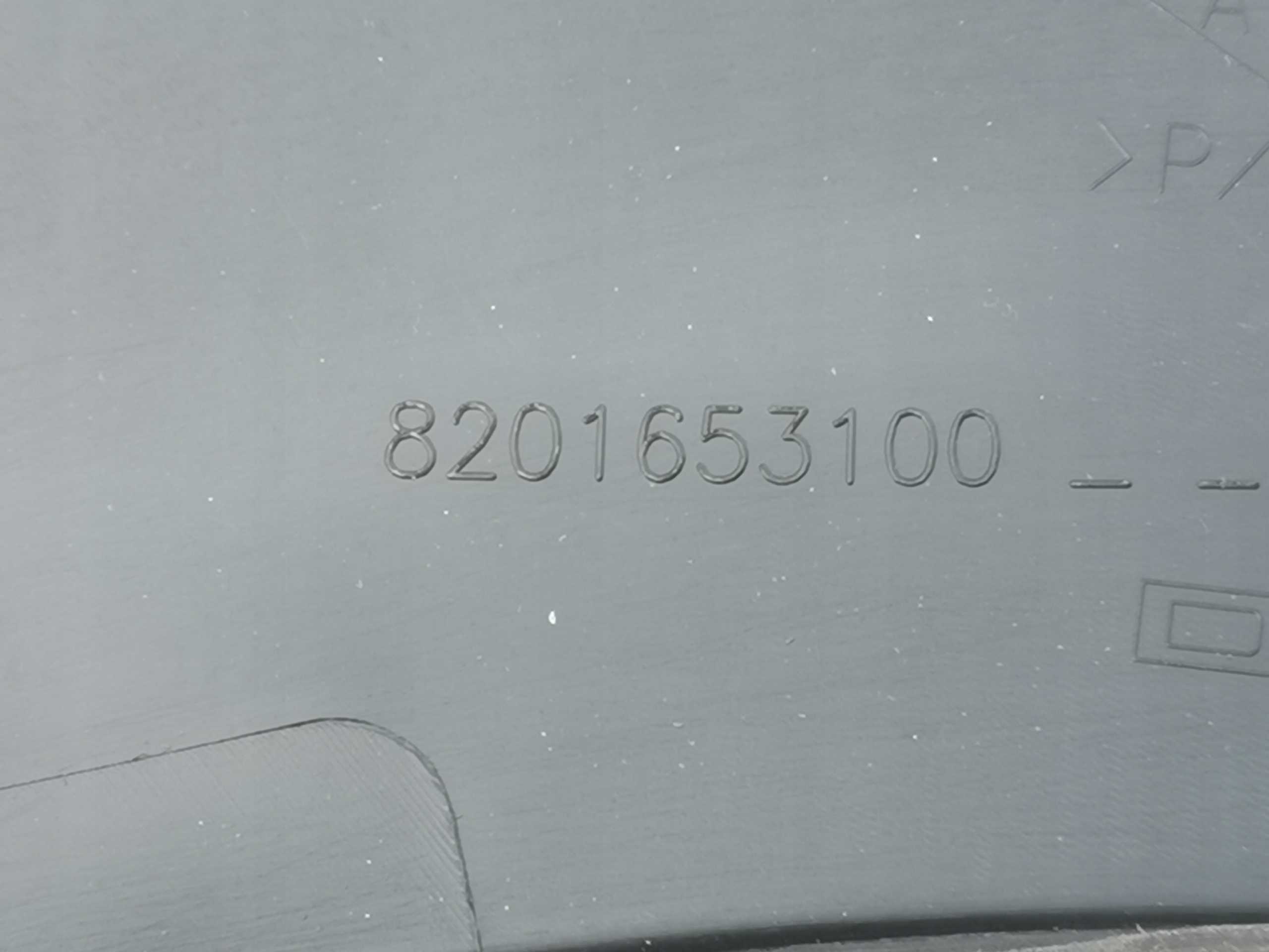 DACIA DUSTER and 1 10-18 moulding cap left front