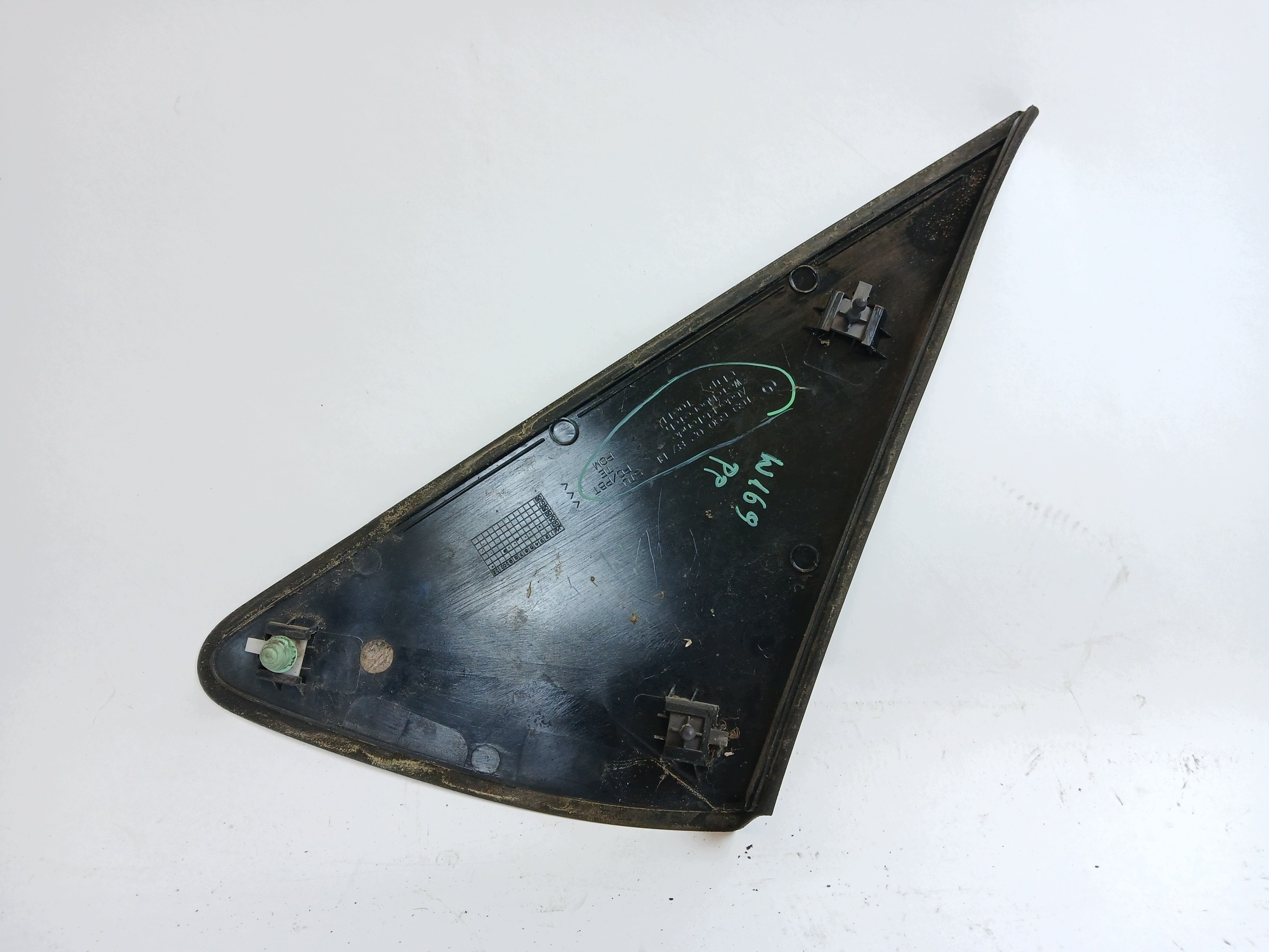 MERCEDES W169 triangle droite couvre aile CLASSIC