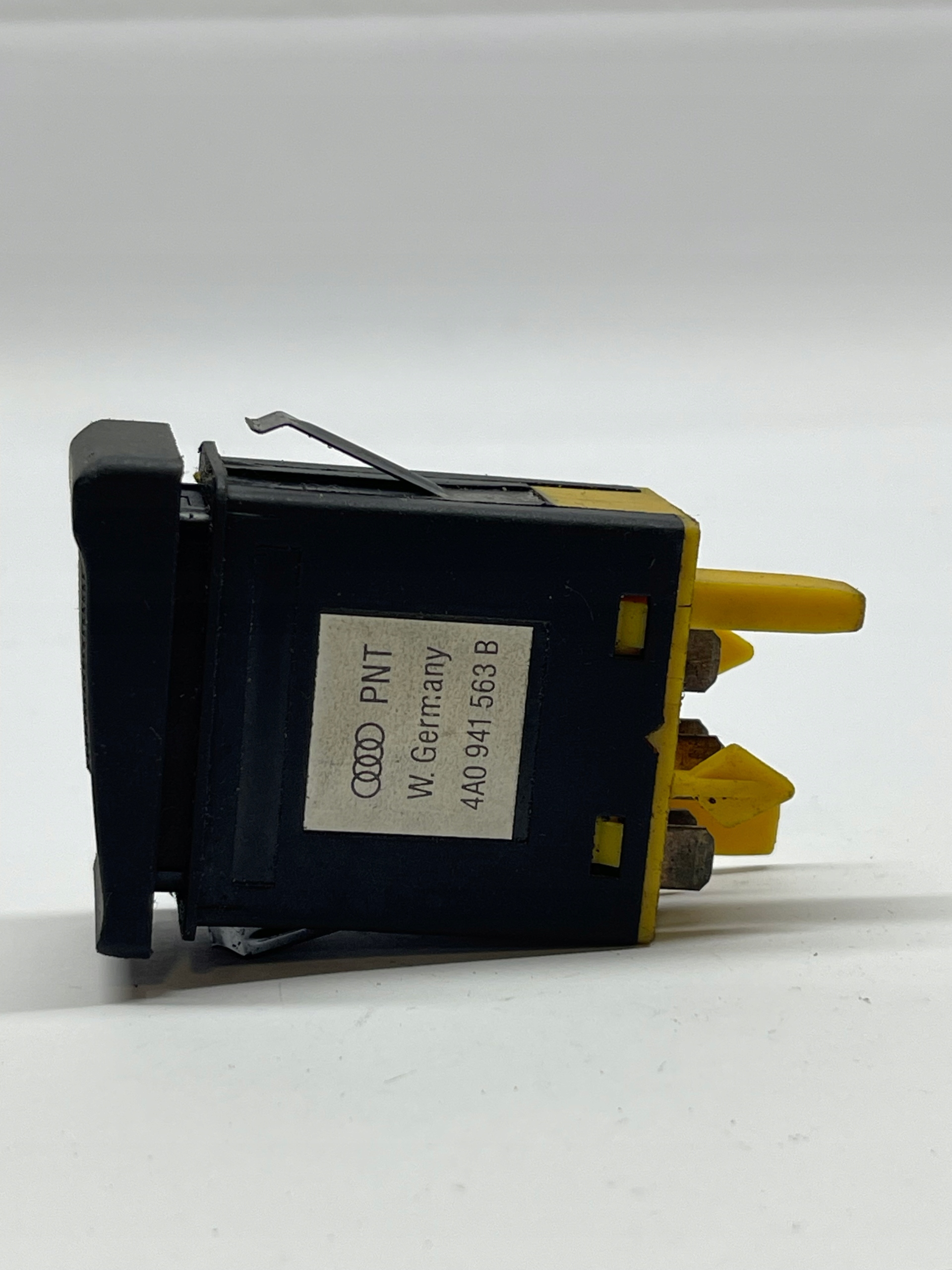 4a0941563b switch przeciwmgielnych Audi A6 C4