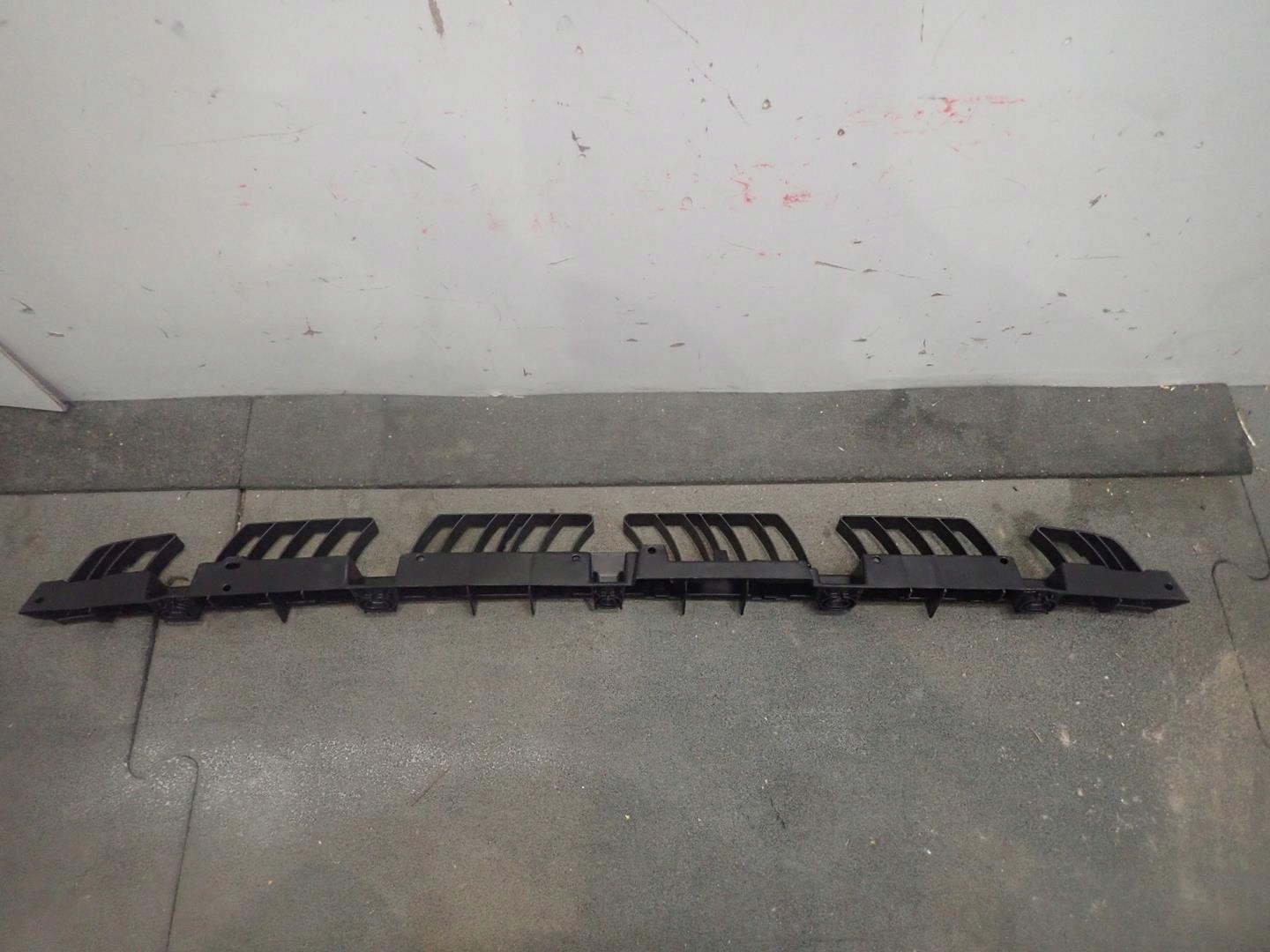 bumper bracket rear part SKODA KAMIQ 2019- 568807863