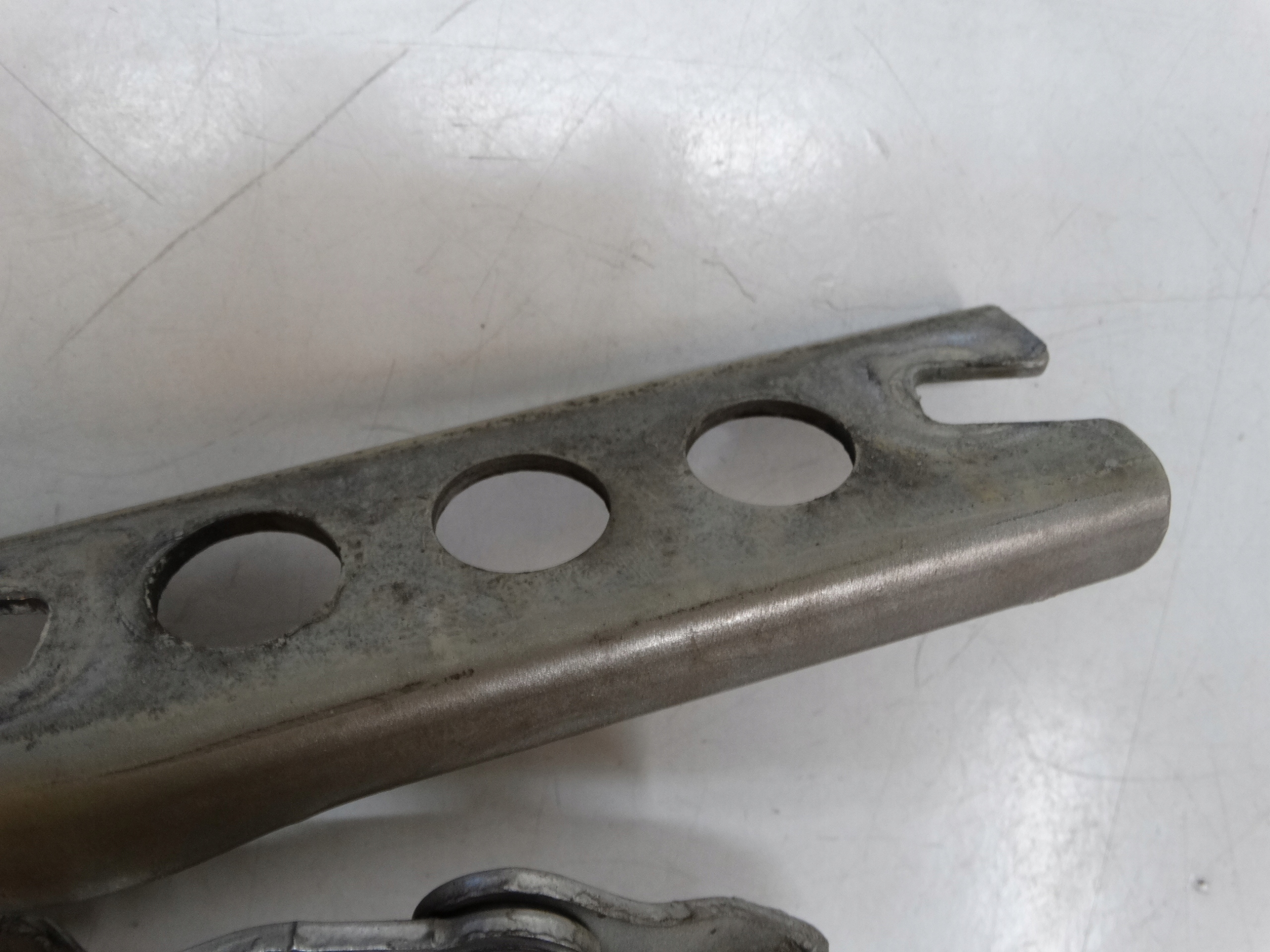 hinge bonnets right SKODA OCTAVIA II 1Z0823302C