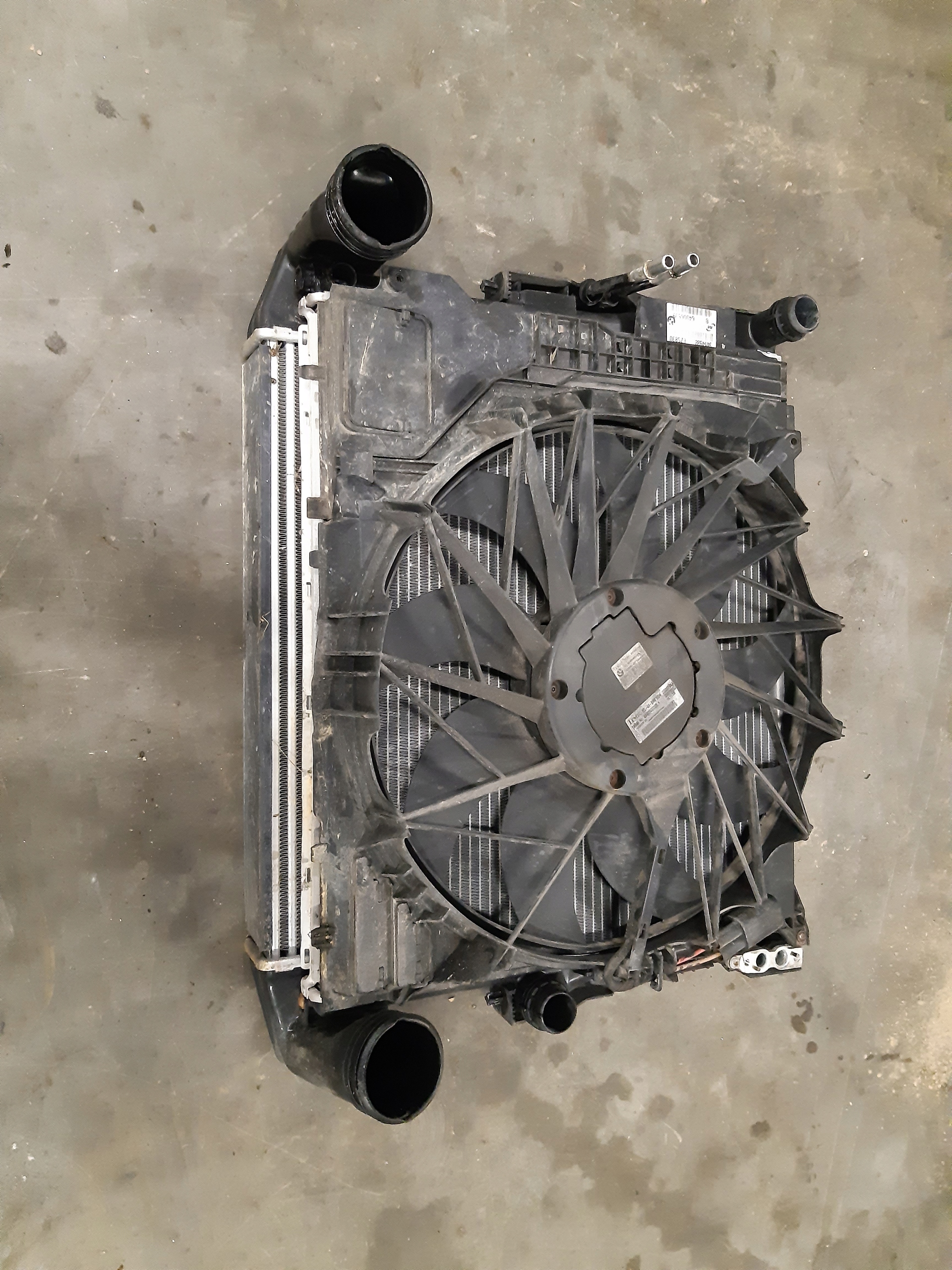 hladnjaci vode klimatizacije ventilator interkuler kpl 8377648 BMW X3 E83