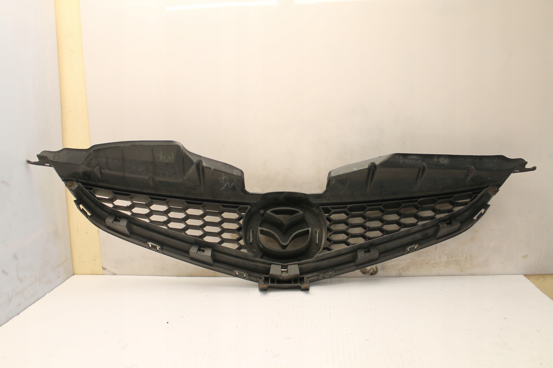 mazda 5 PREMACY 05R- решетка радиатора