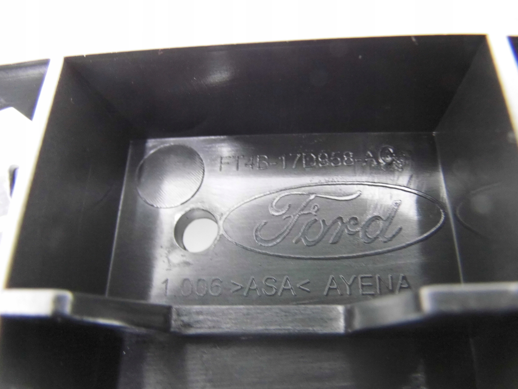 SLIZG ZDERZAKA PRZEDNIEGO PRAWY FORD EDGE 2016 Installation side Front
