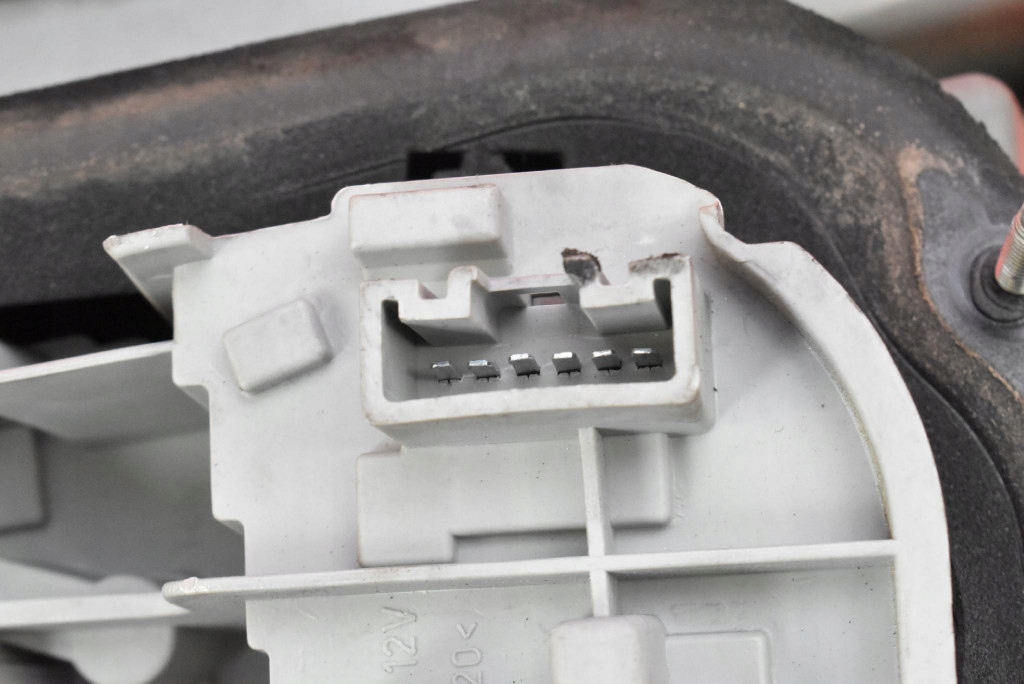 Licht rechts heck hinten 0F-01 TOYOTA COROLLA VERSO 2 II 04-07