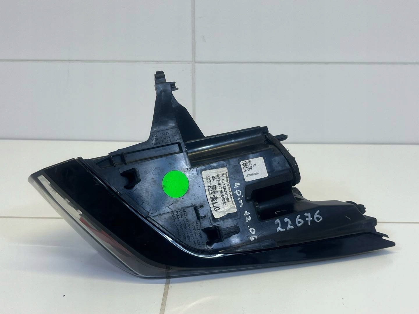 light rear left side Peugeot 2008 2 2021 FR2695010201
