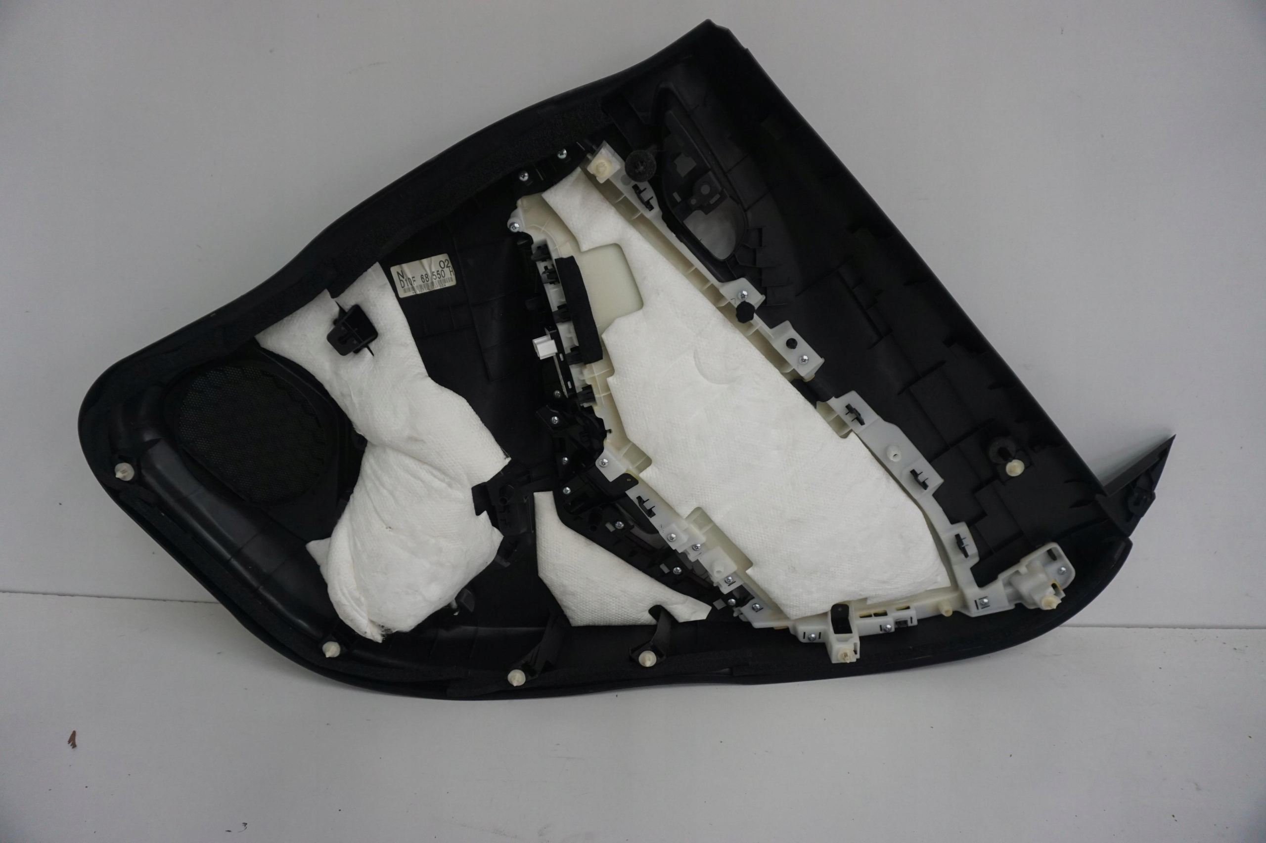 mazda 2015r дверные карты D10H68420 D10H68450 D10F68520