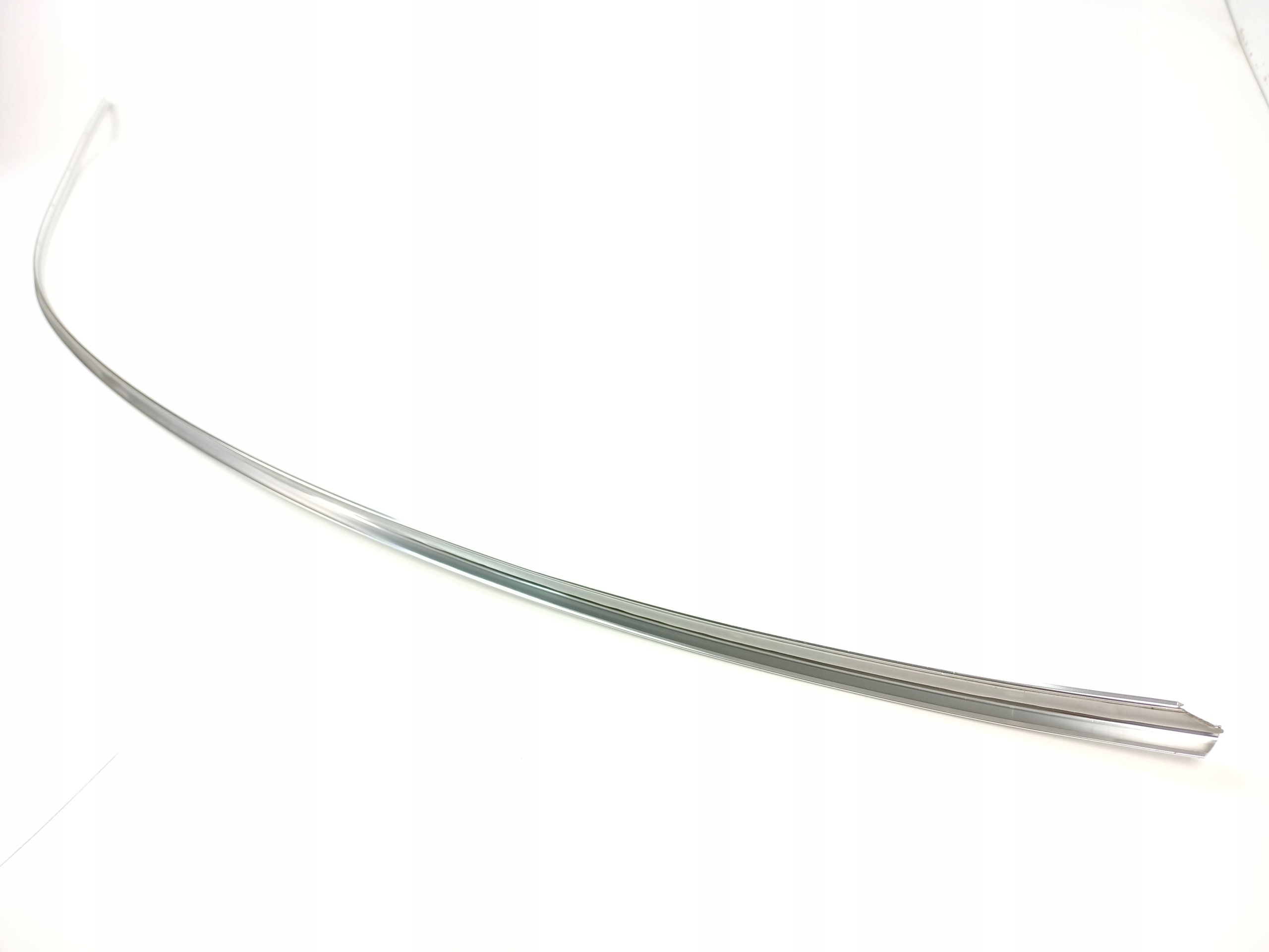 3B5854701B - Оригінал хромована накладка ліва VW PASSAT B5 седан 7Z7