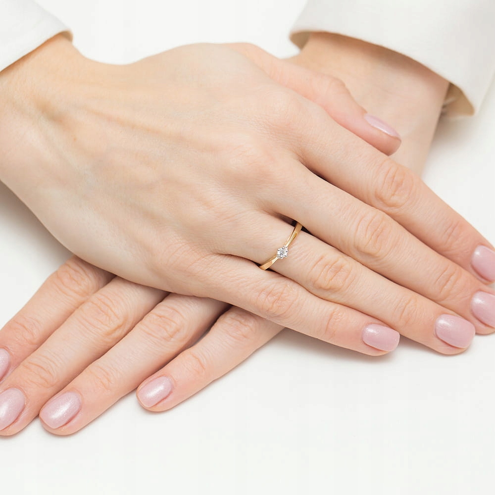 ZŁOTY PIERŚCIONEK ZARĘCZYNOWY Z BRYLANTEM 0,08ct pr. 585 Marka GOLDRUN