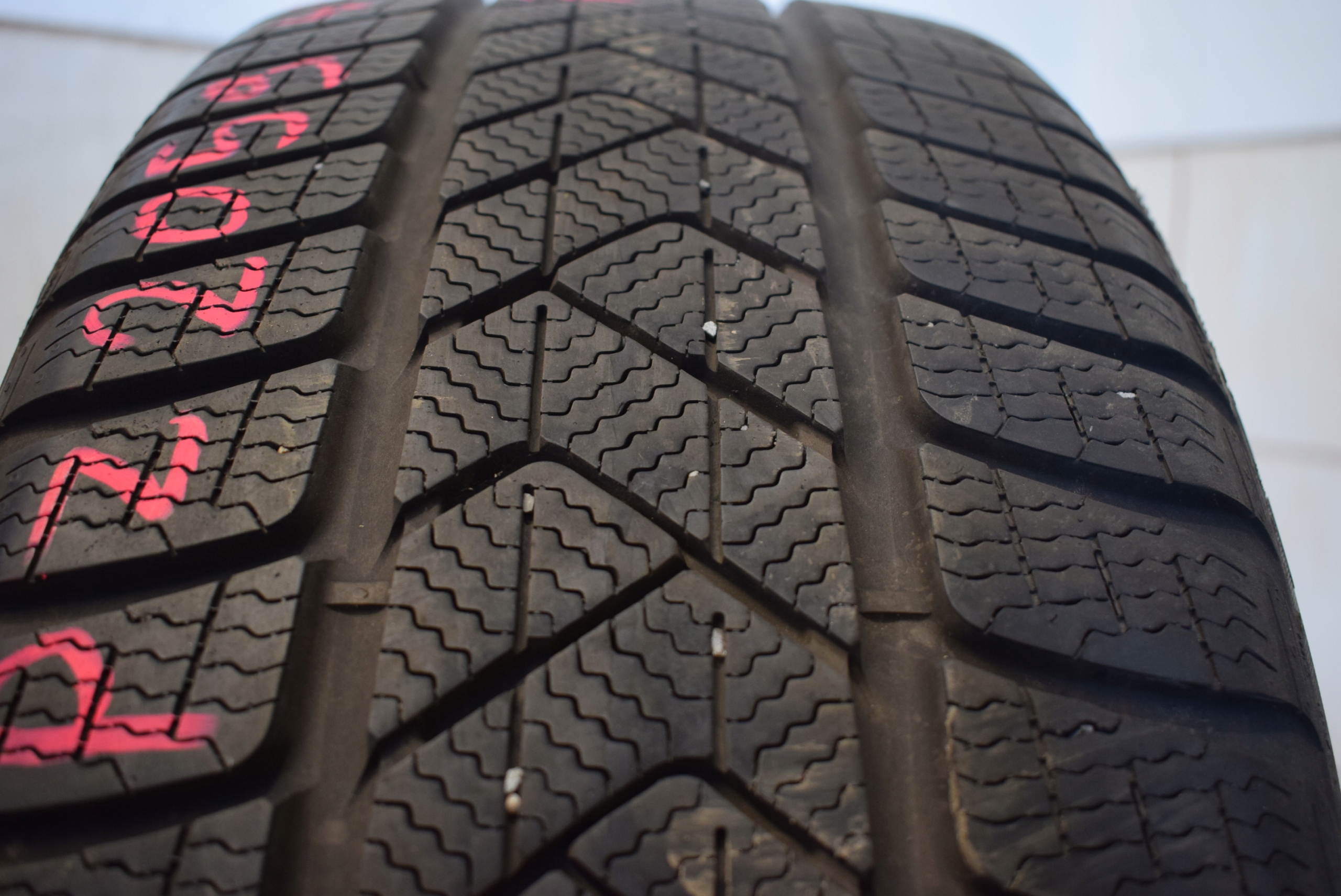 R19 245/45 Pirelli Sottozero 3 AO