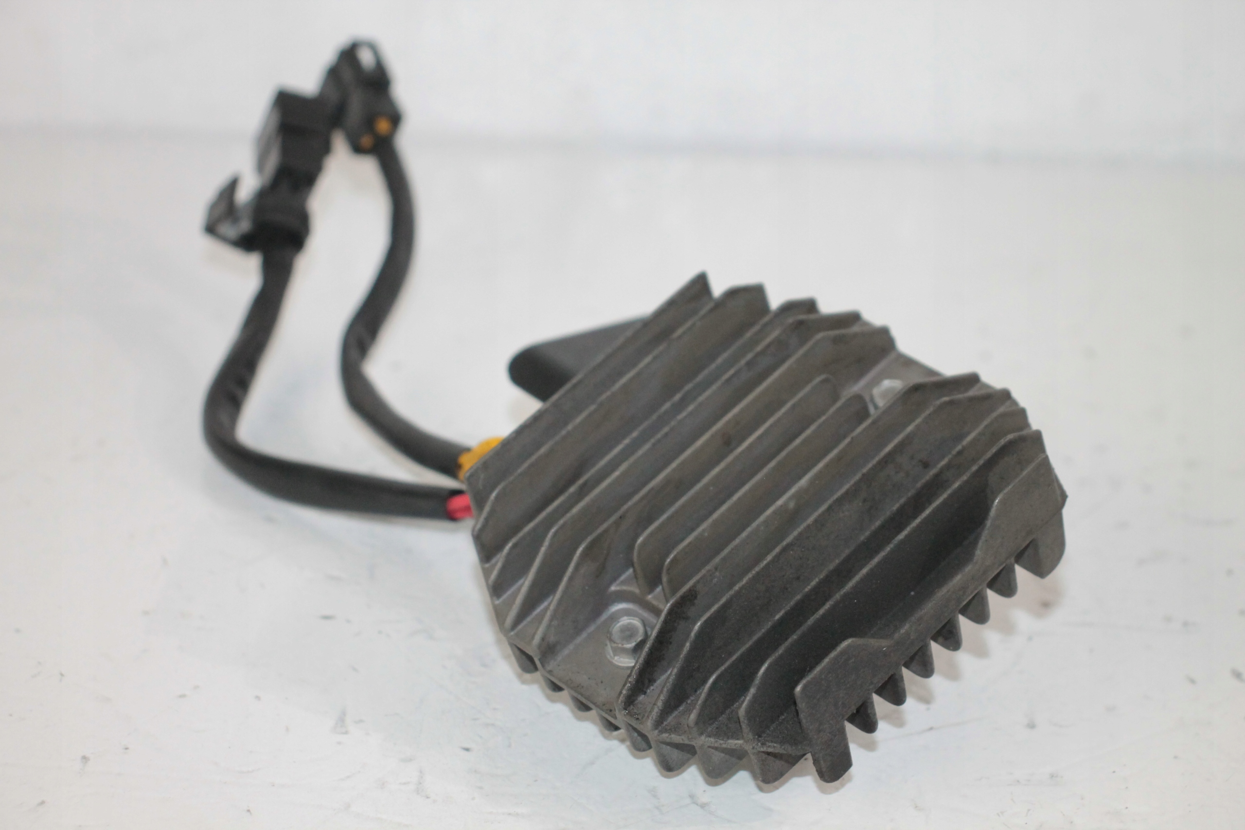 TST1050 014 - TRIUMPH SPEED TRIPLE 1050 11-16 РЕГУЛЯТОР НАПРУГИ