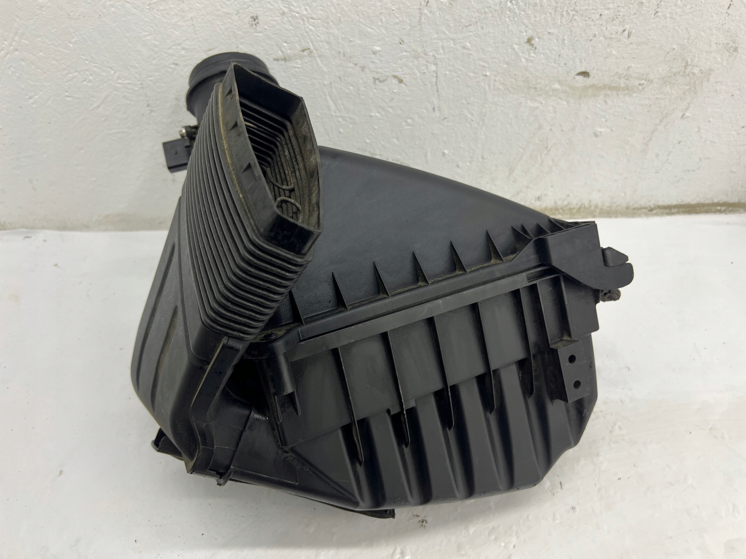 AUDI A4 B7 3.0 TDI ASB obal filtru vzduchový 059133835K
