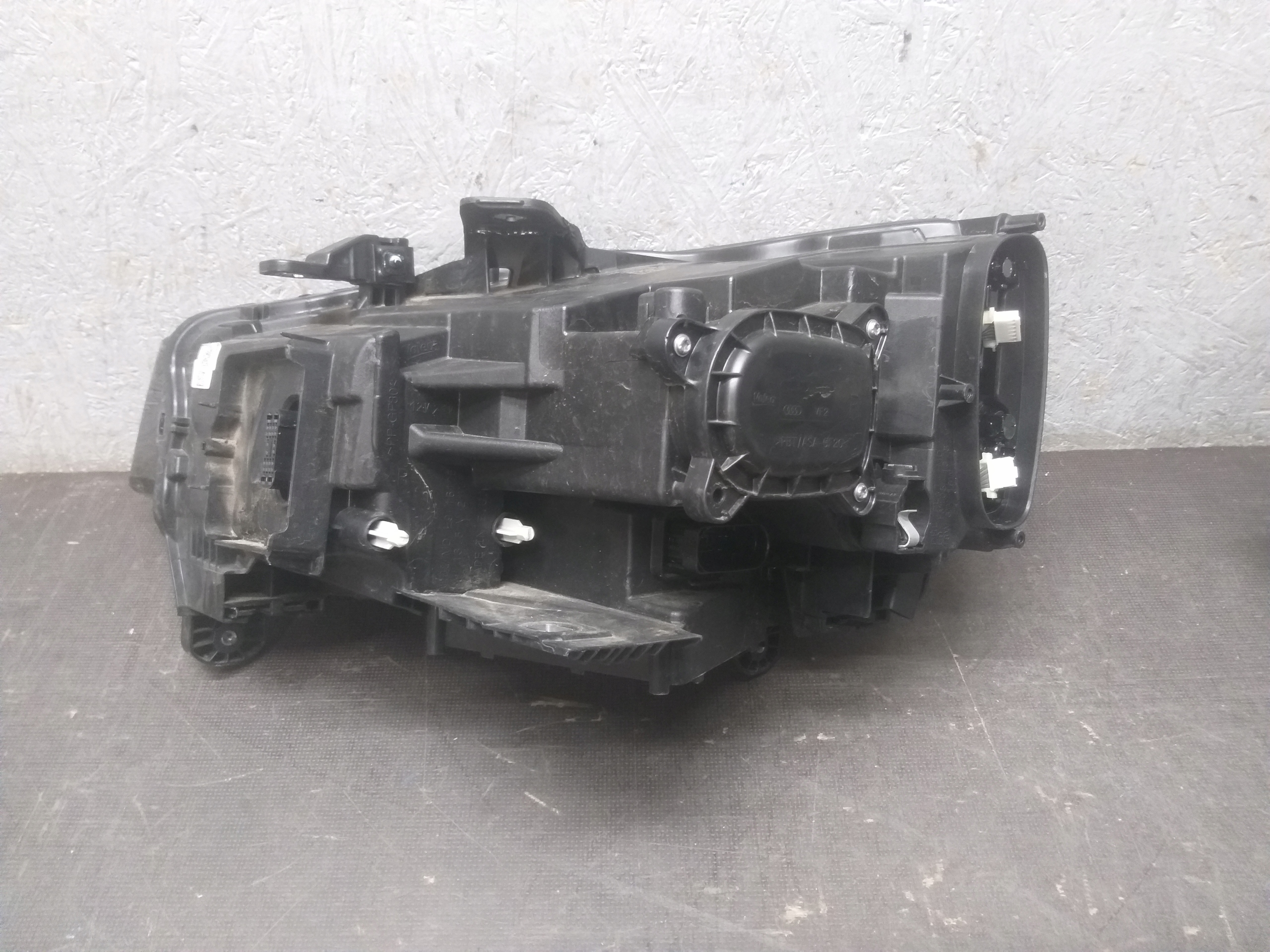 light lights front right left AUDI Q2 FULL LED 81A941034