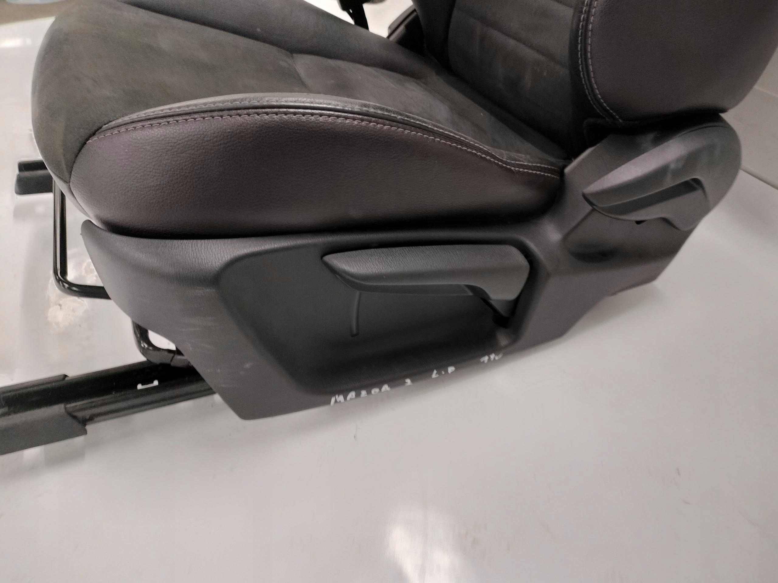 кресло водители передний левый mazda 2 III 19r кожа