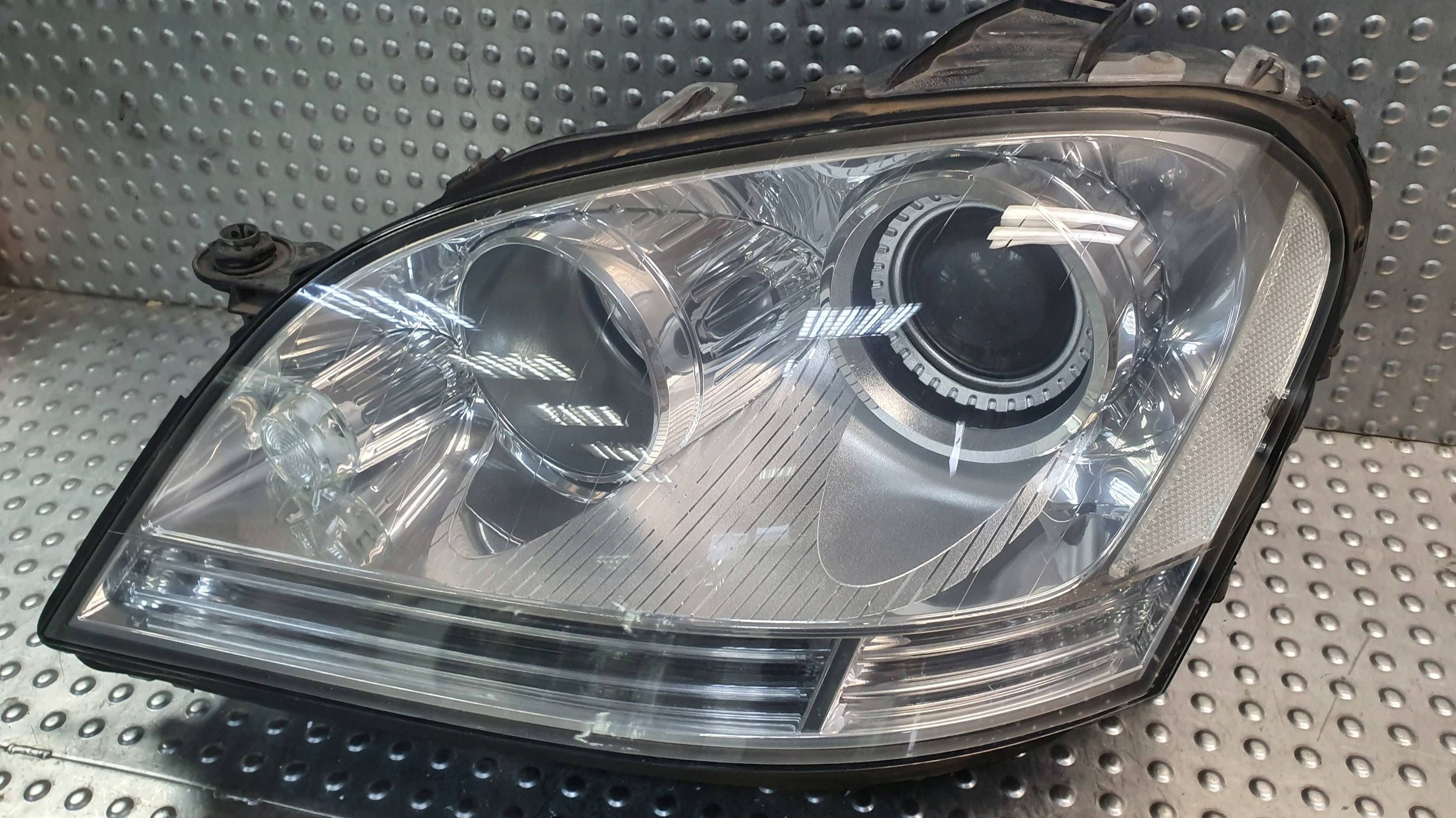 light XENON front left MERCEDES ML W164 positioning 05