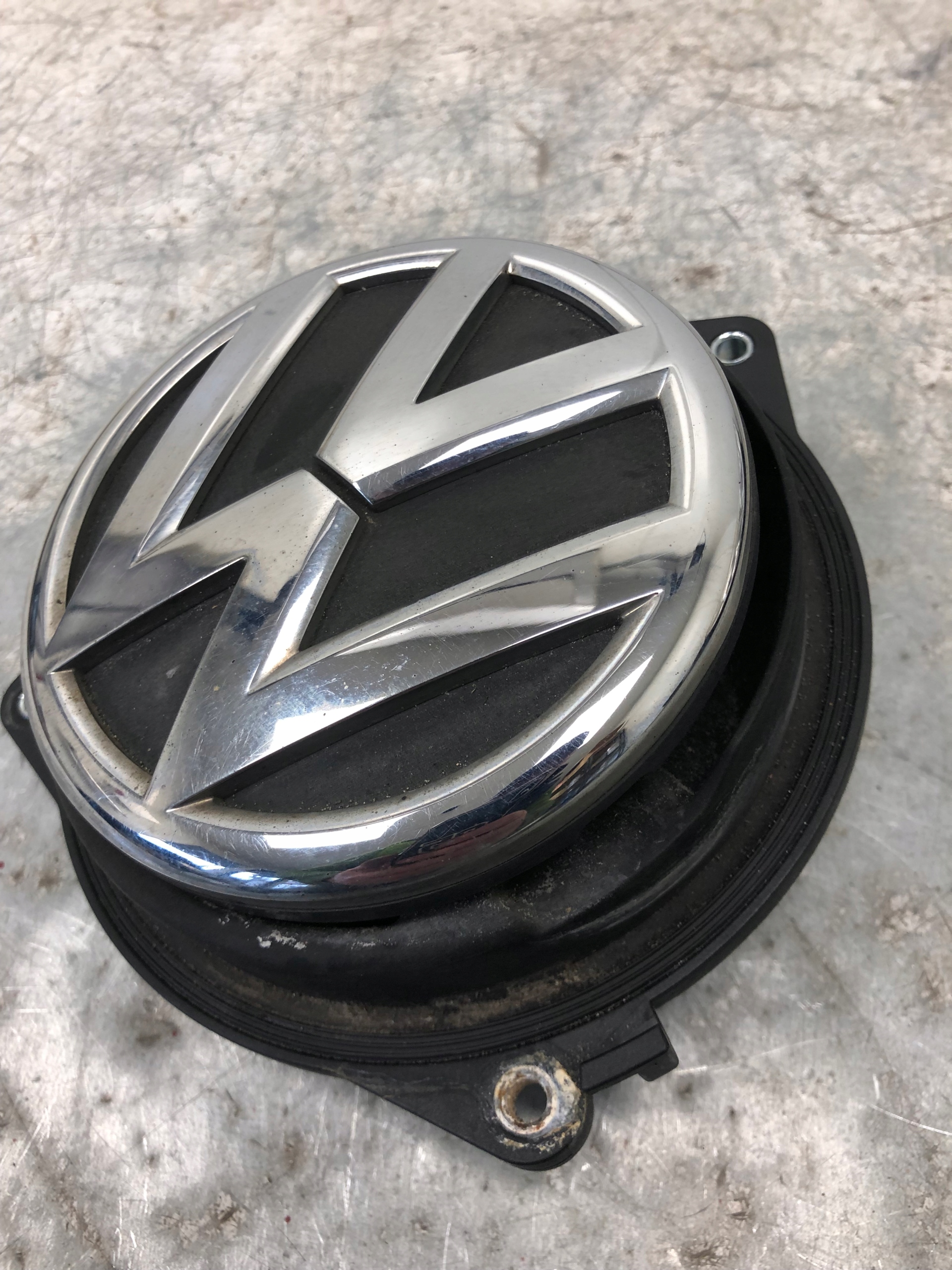 logo handle bonnet VW GOLF VI 3D 3C5827469E