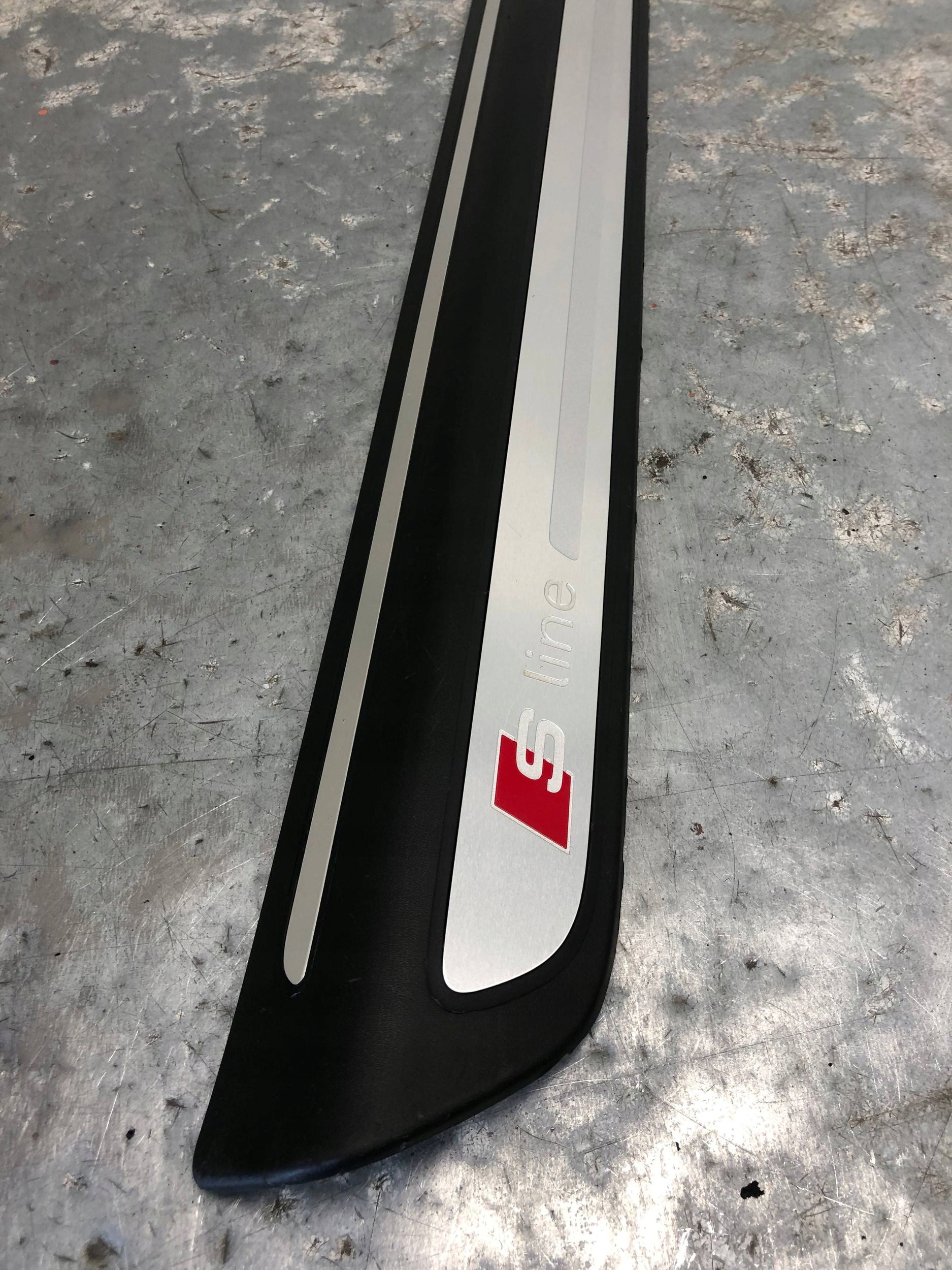 moulding threshold S-LINE right front AUDI Q3 8U 8U0853374B
