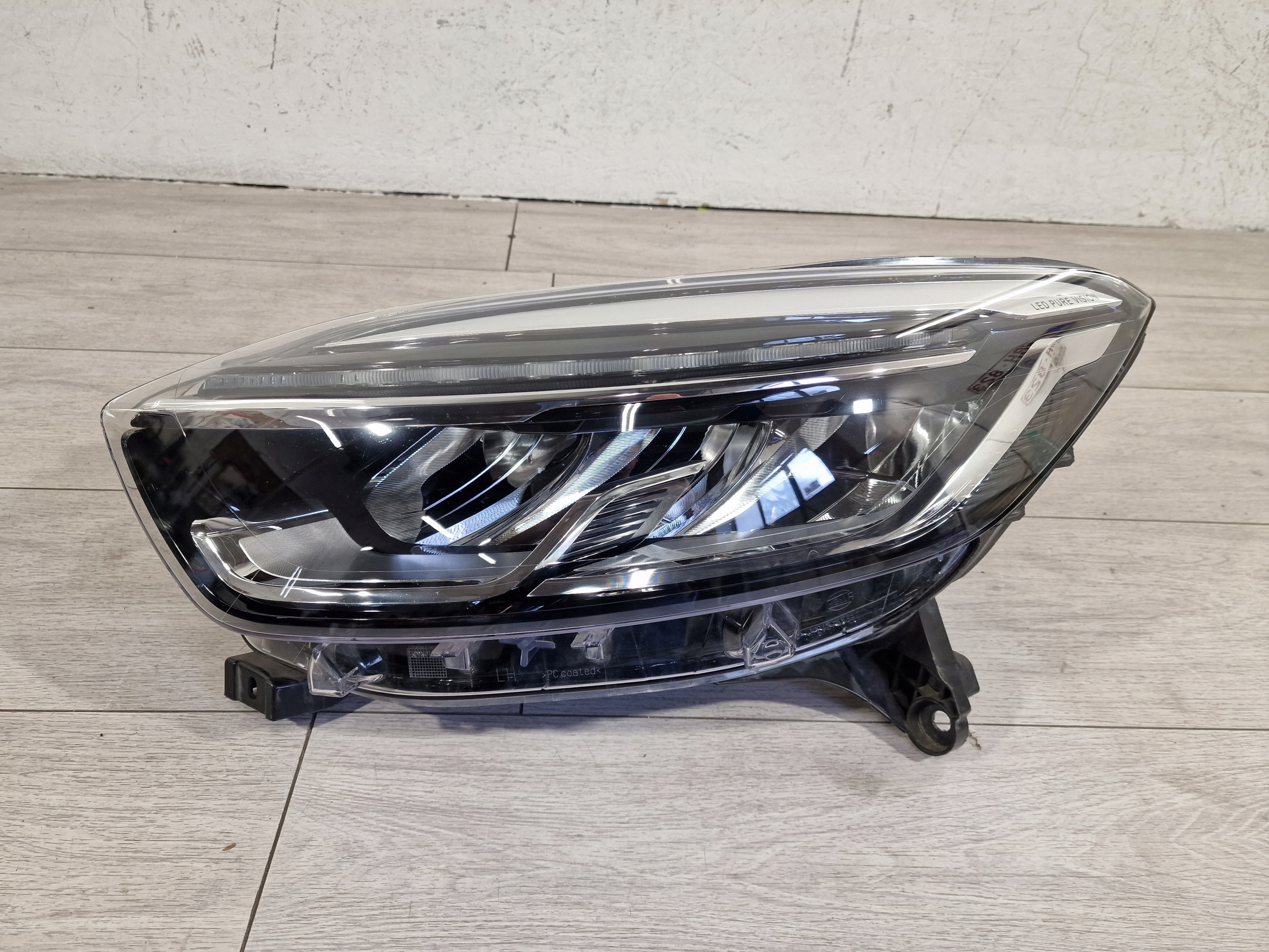 CAPTUR и РЕСТАЙЛИНГ 17- фара левая full led европа