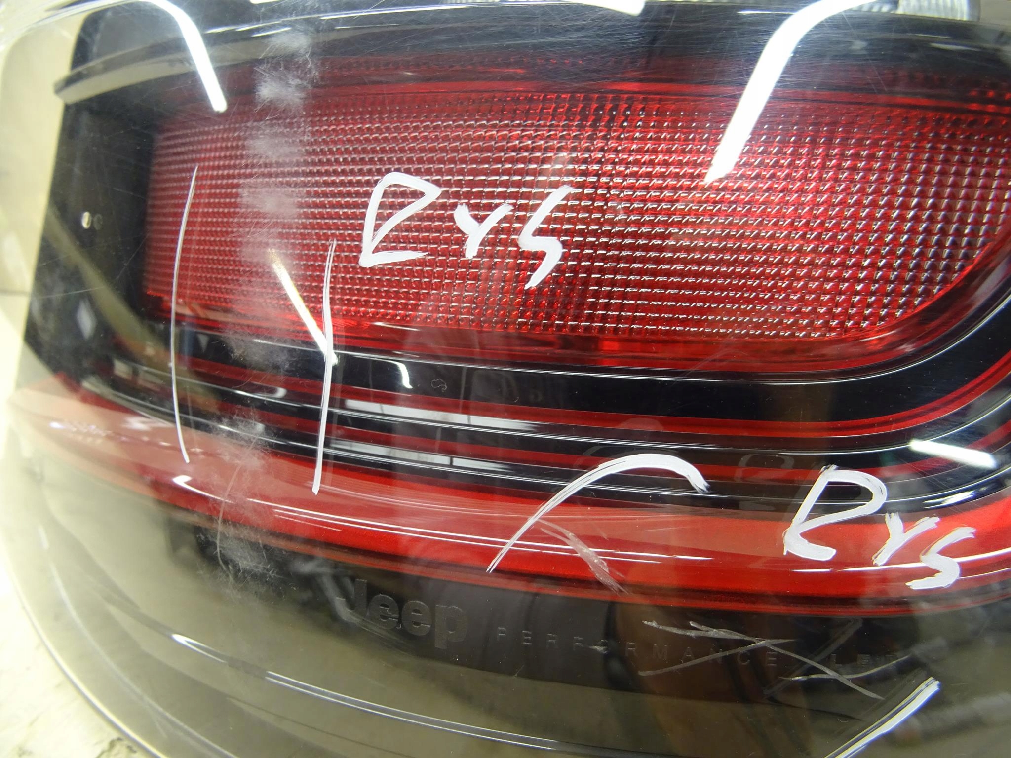 JEEP COMPASS II LIFT LAMPA PRAWY TYŁ LED 2025020201 Strona zabudowy prawa