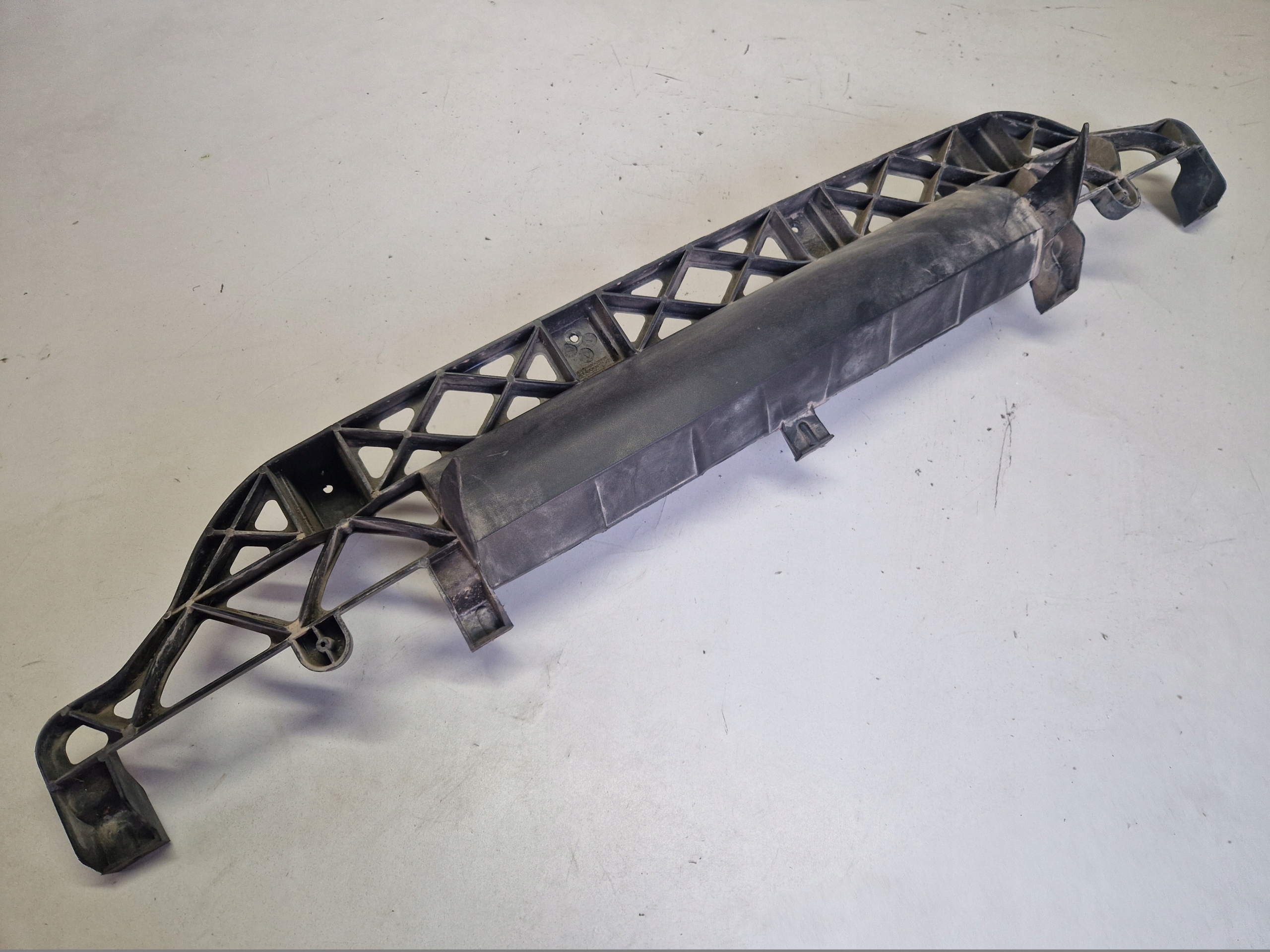AUDI Q7 4L bumper bracket central rear part rear 4L0807329