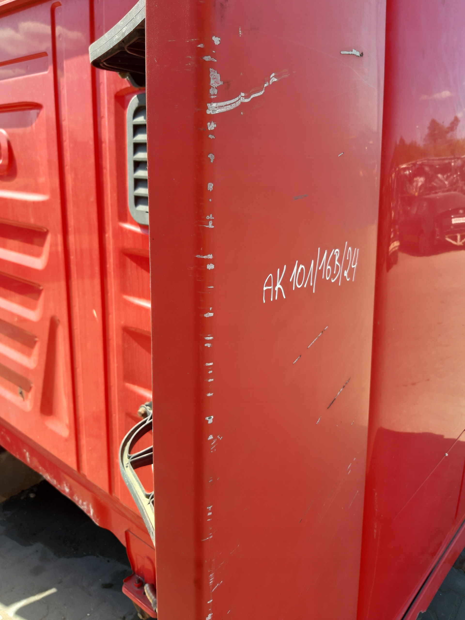 bonnet hood spoiler cabs right side lower IVECO STRALIS 450 E5 2007R
